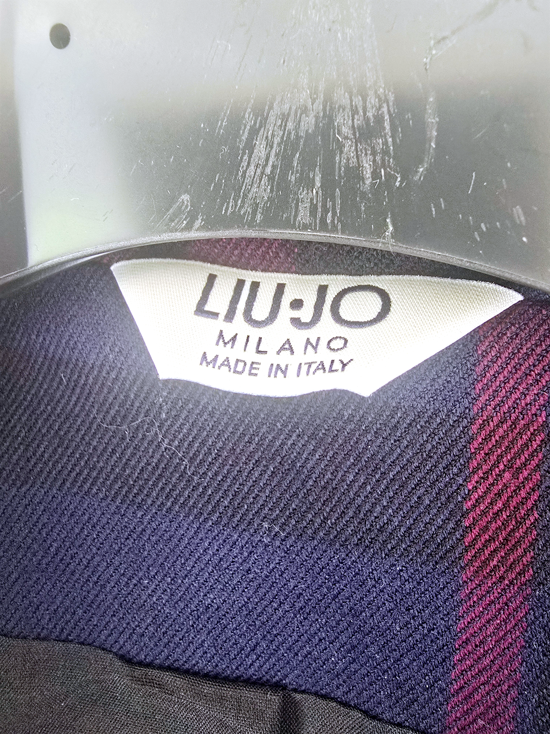 Veste cintrée bleu marine à imprimé à carreaux violet