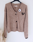 Cardigan beige chiné à maille chaude coeur léopard.