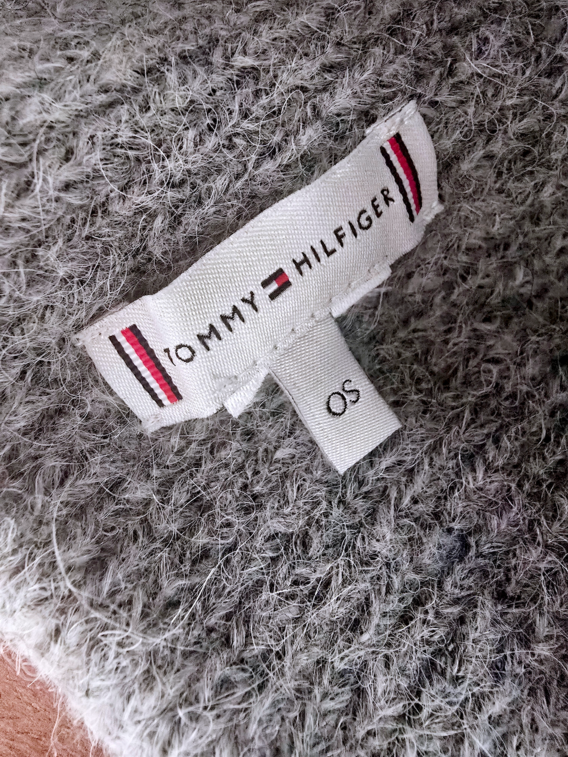 Bonnet gris à maille côtelée et chaude