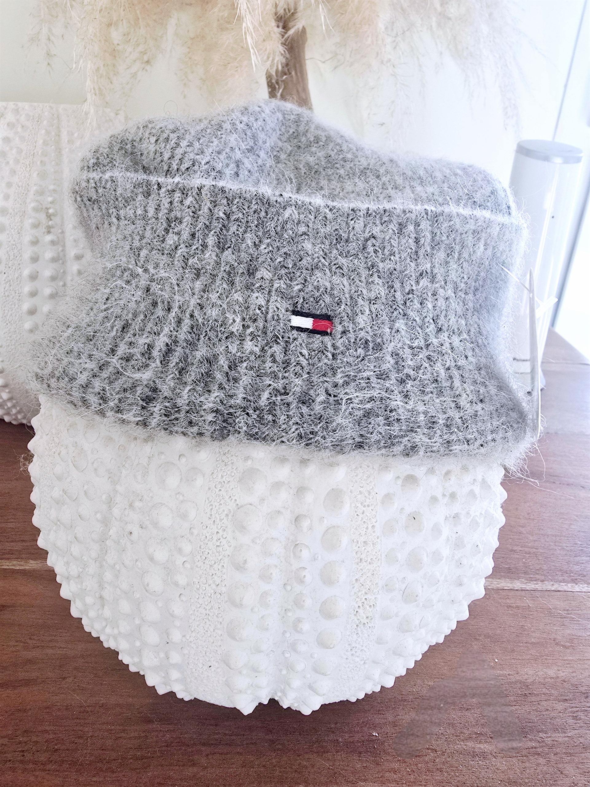 Bonnet gris à maille côtelée et chaude