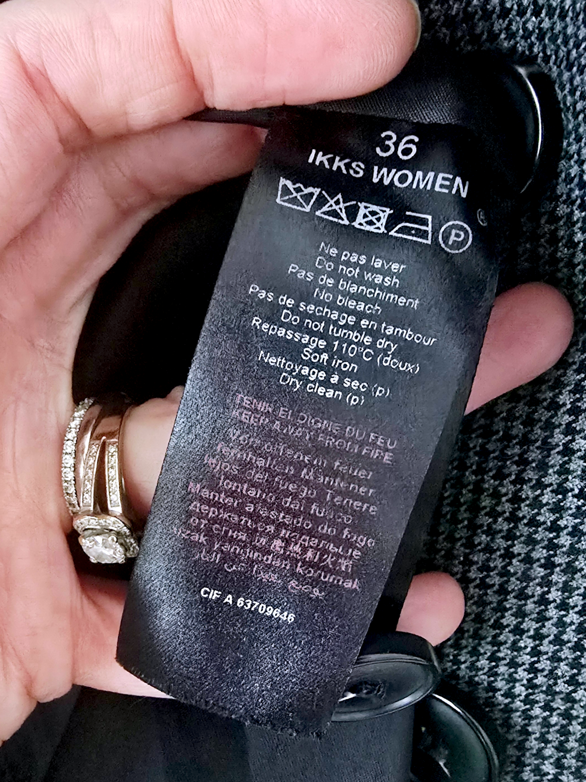 Veste chic noire &amp; grise avec pin's