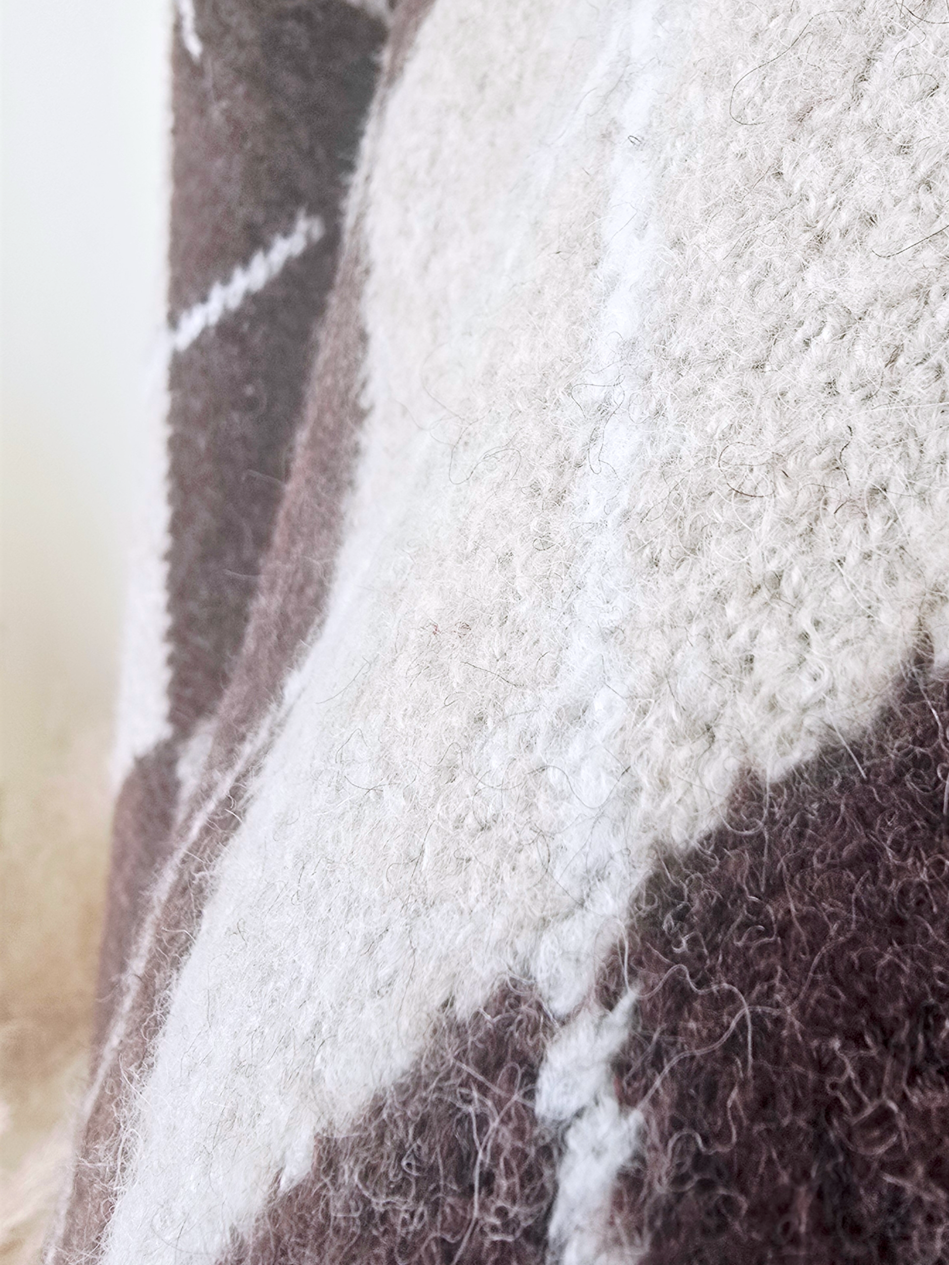 Pull beige vintage à damiers marron