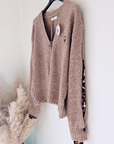 Cardigan beige chiné à maille chaude coeur léopard.
