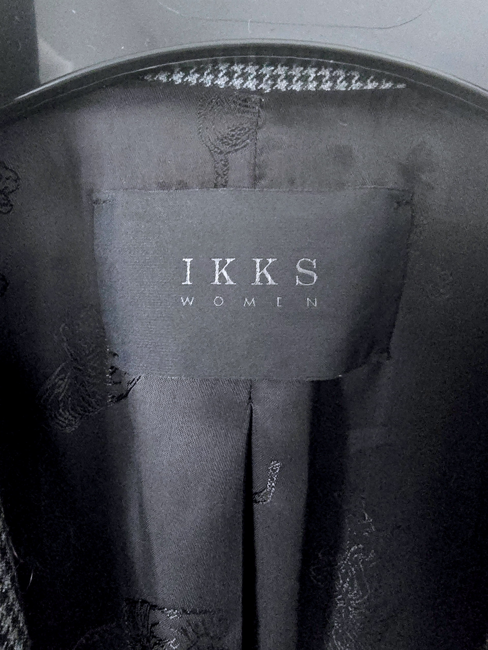 Veste chic noire &amp; grise avec pin's