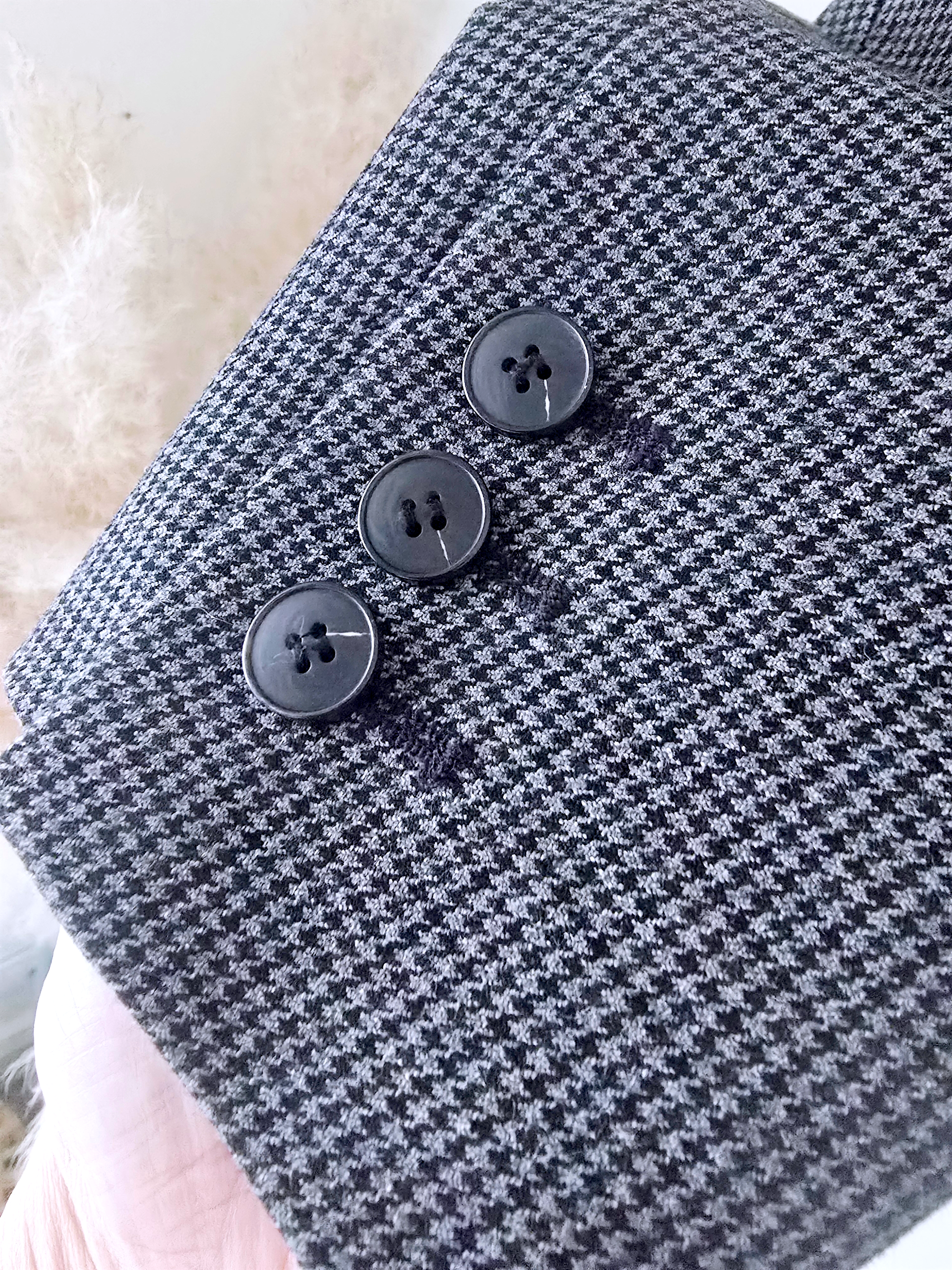 Veste chic noire &amp; grise avec pin's