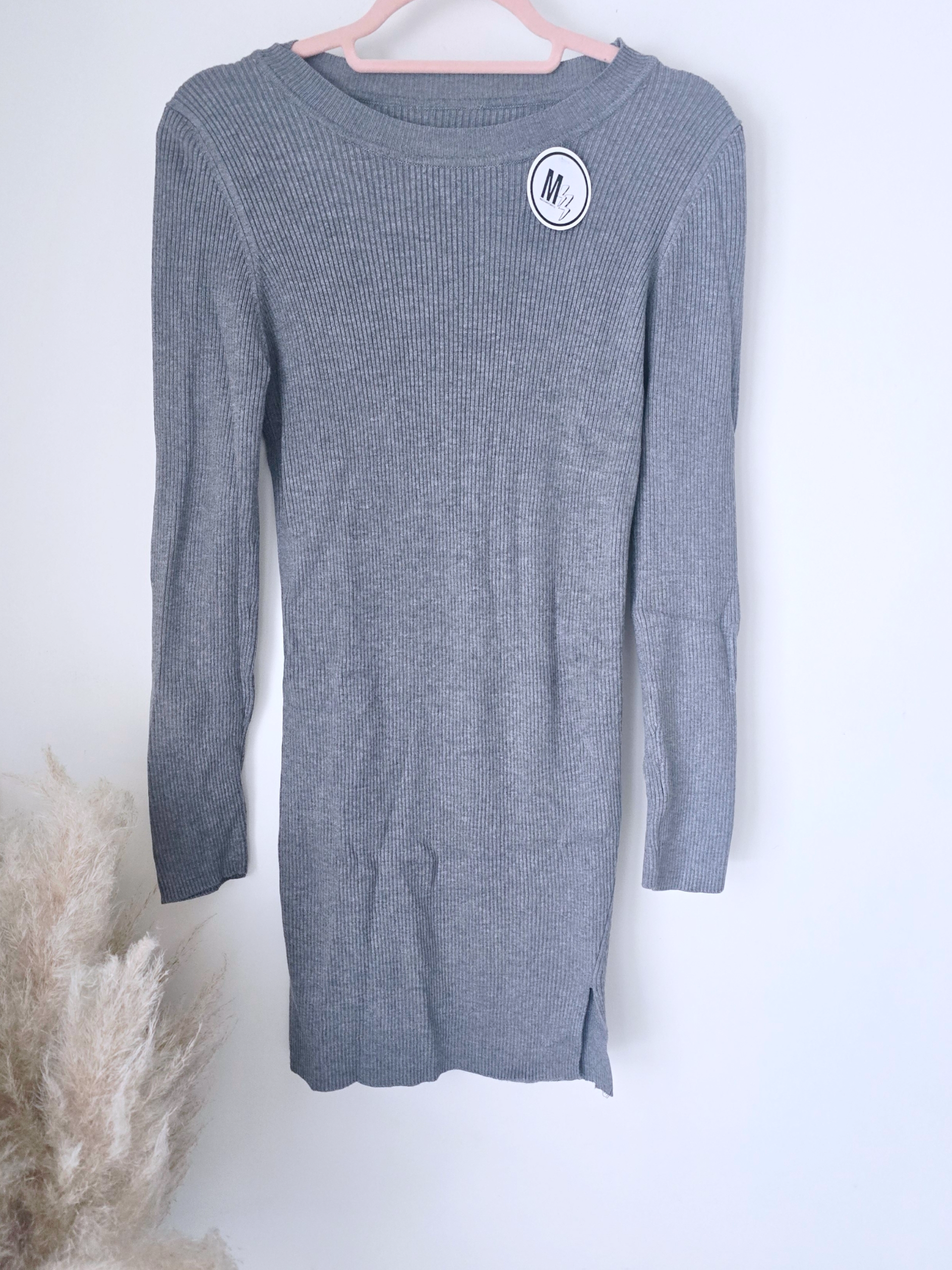 Robe grise à maille côtelée