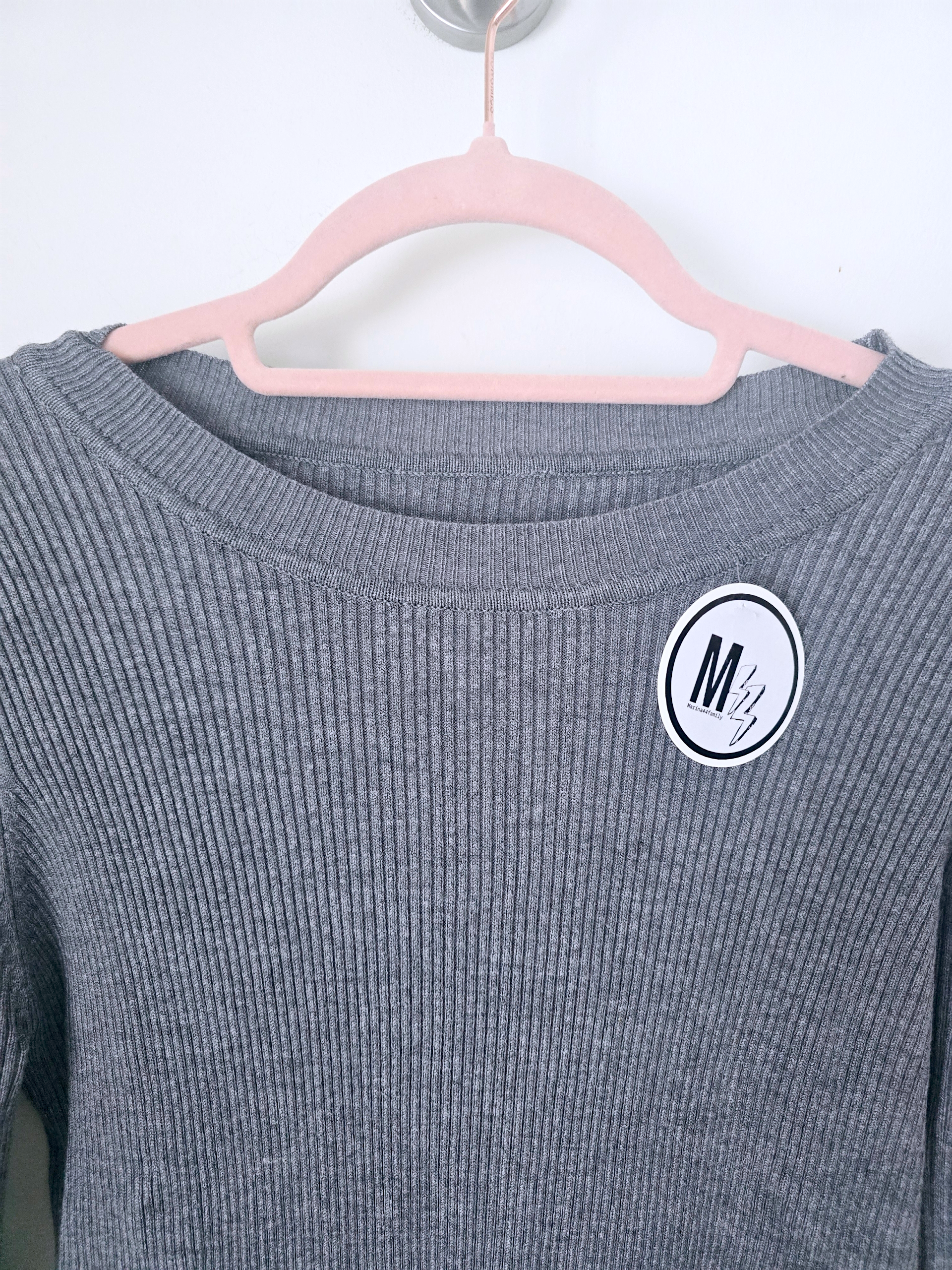 Robe grise à maille côtelée