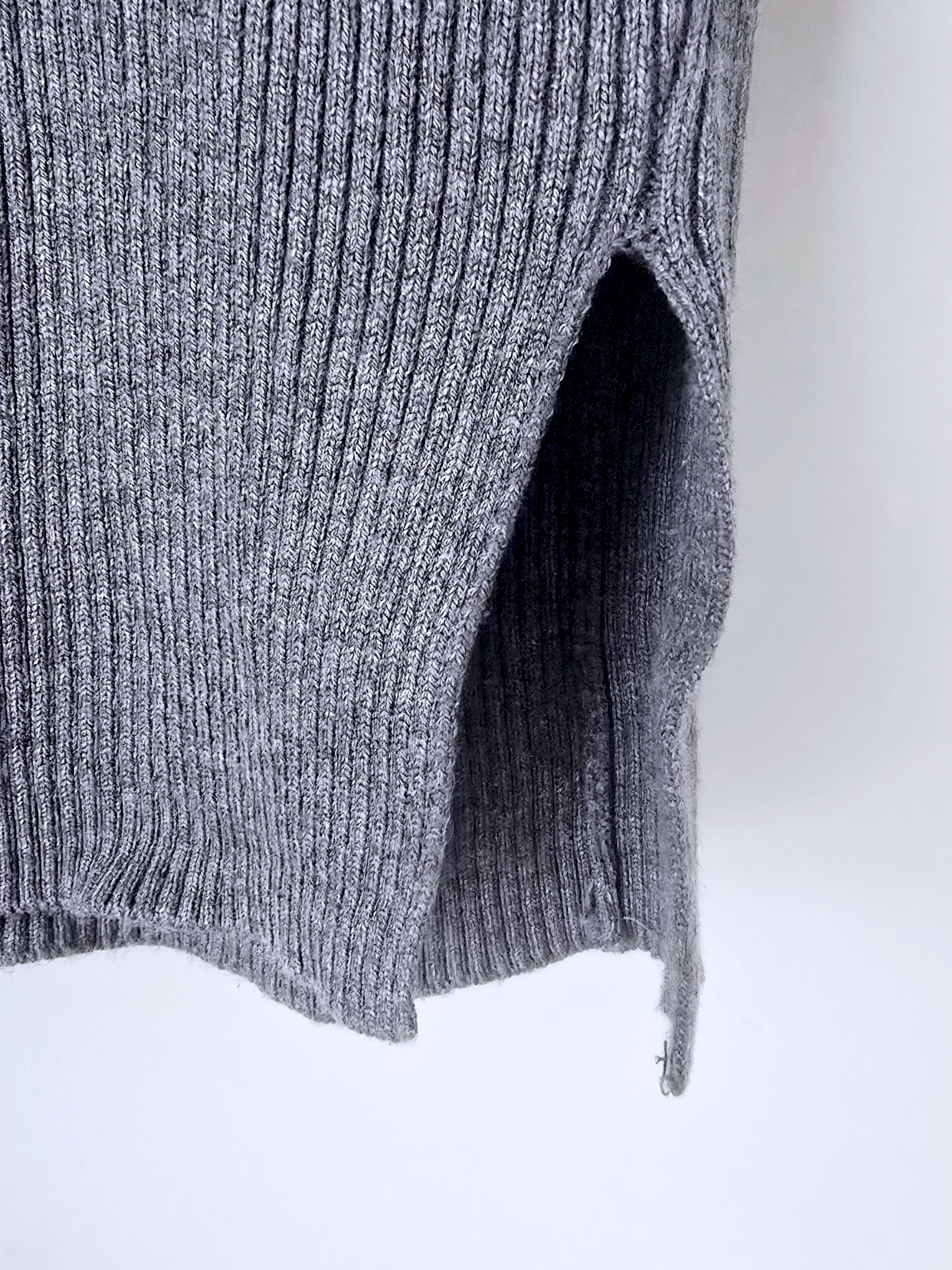 Robe grise à maille côtelée