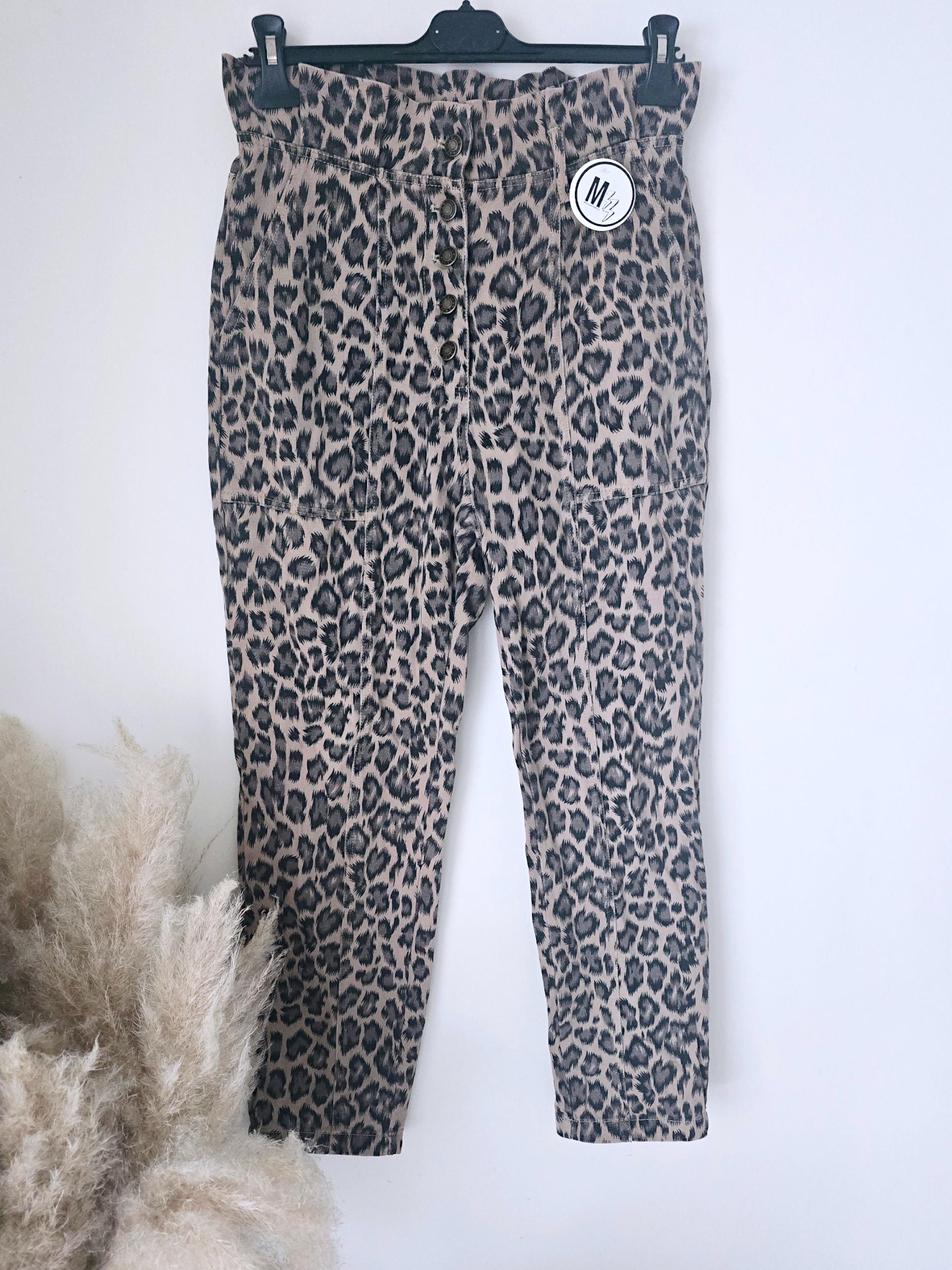 Pantalon carotte à imprimé léopard