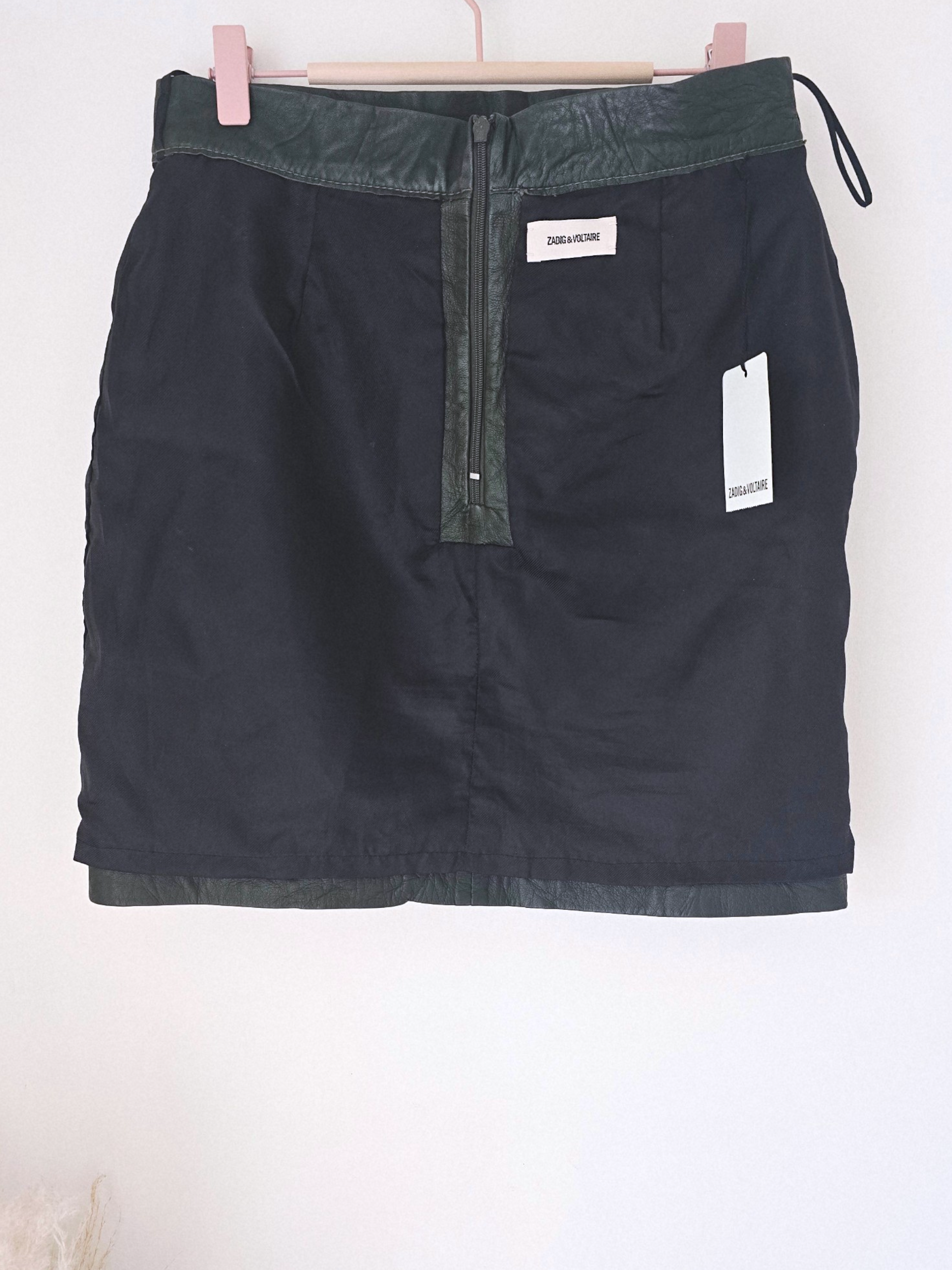 Jupe vert-kaki 100% cuir d'agneau froissé - 𝐌𝐚𝐫𝐢𝐧𝐚𝟒𝟒𝐟𝐚𝐦𝐢𝐥𝐲