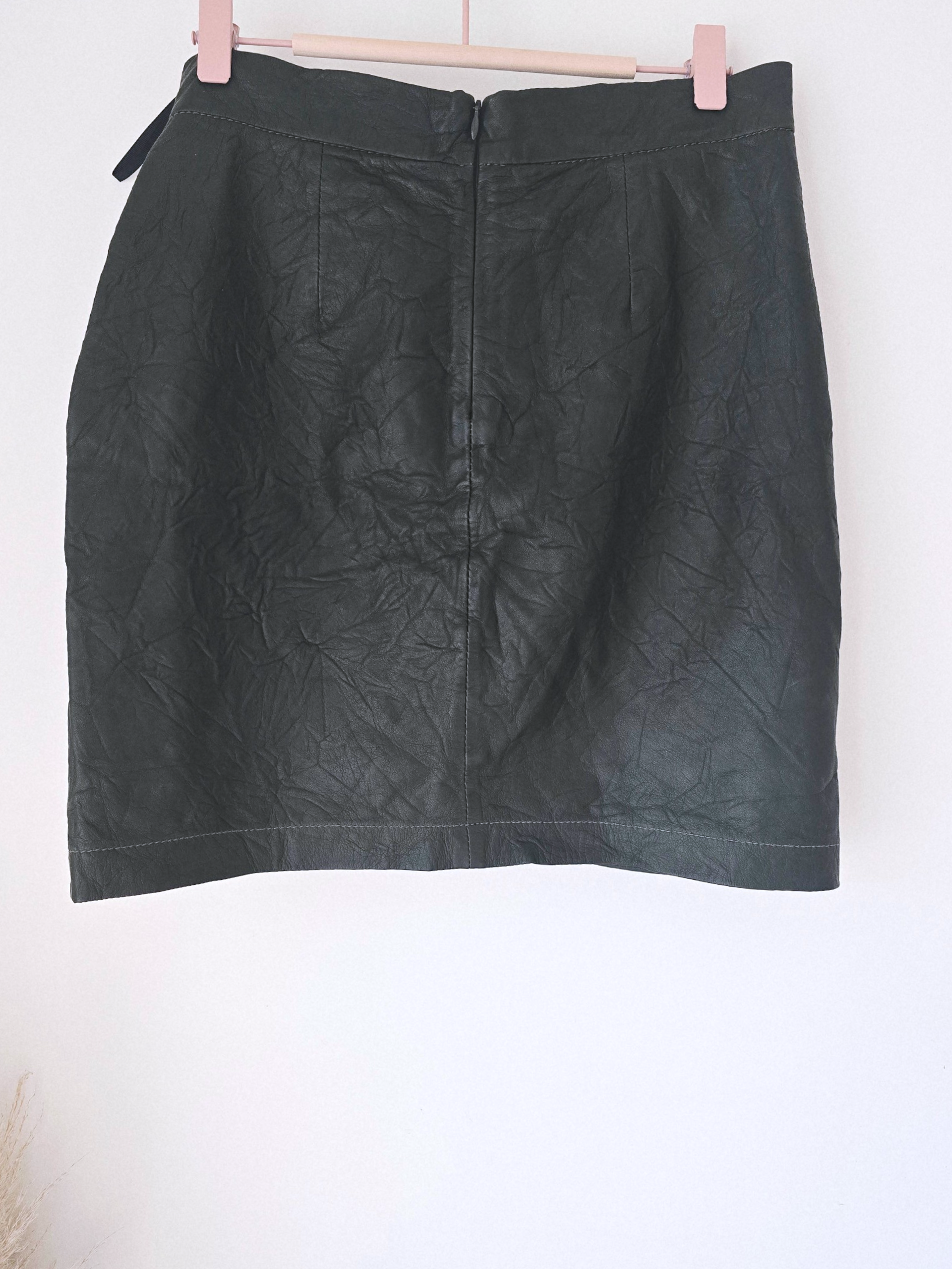Jupe vert-kaki 100% cuir d'agneau froissé - 𝐌𝐚𝐫𝐢𝐧𝐚𝟒𝟒𝐟𝐚𝐦𝐢𝐥𝐲