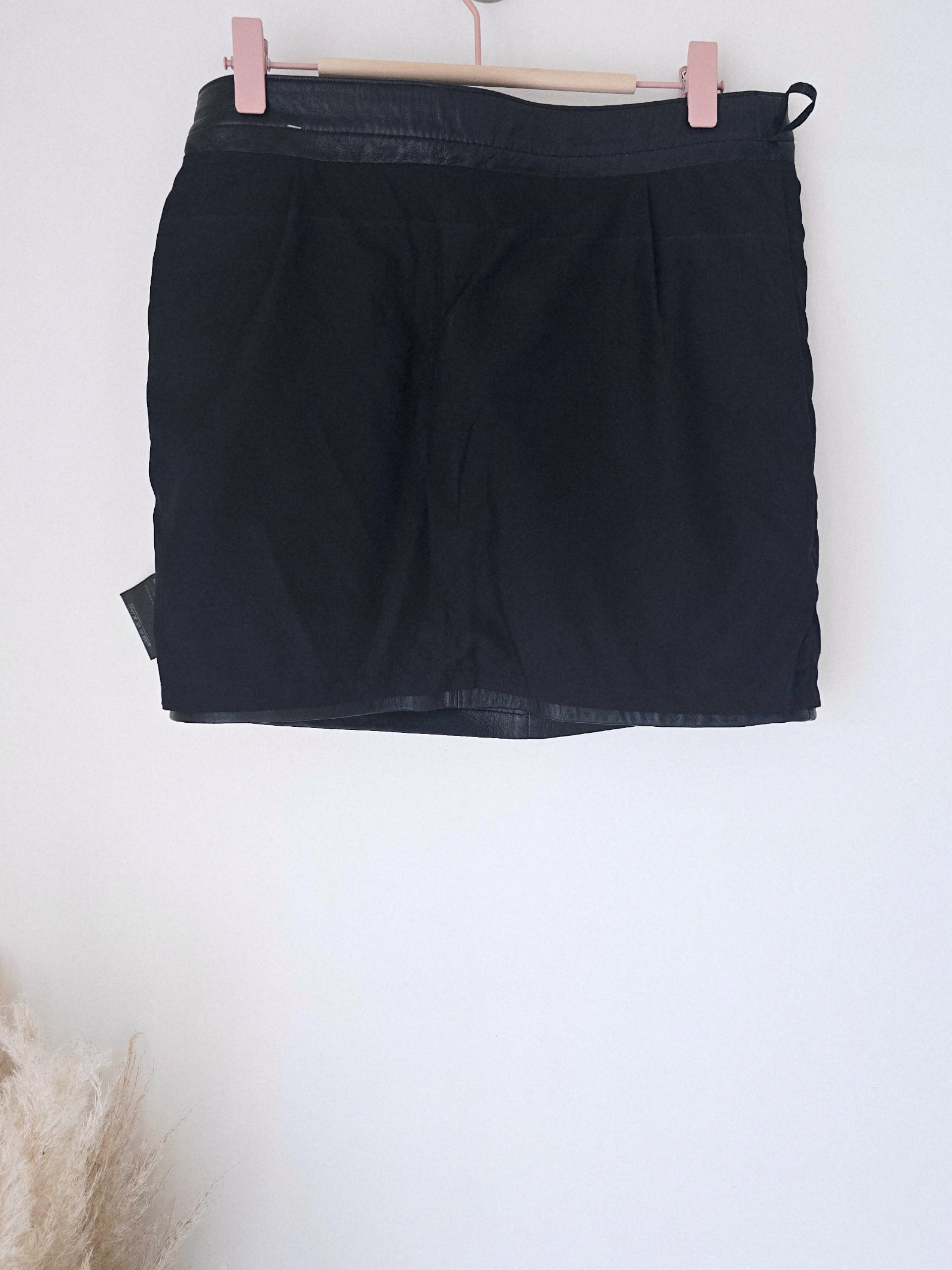 Jupe noire 100% cuir d'agneau - 𝐌𝐚𝐫𝐢𝐧𝐚𝟒𝟒𝐟𝐚𝐦𝐢𝐥𝐲