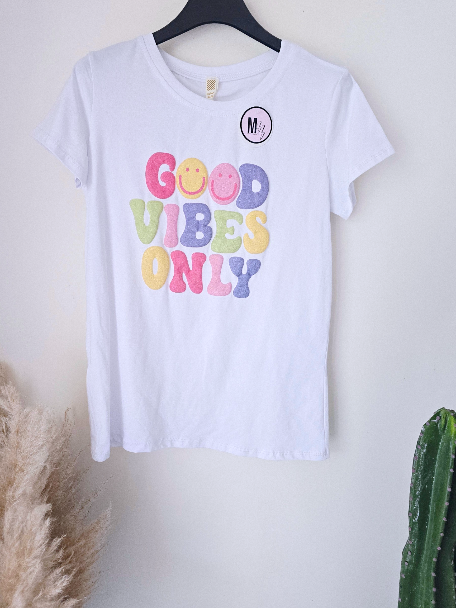 Tee-shirt blanc Good Vibes - 𝐌𝐚𝐫𝐢𝐧𝐚𝟒𝟒𝐟𝐚𝐦𝐢𝐥𝐲