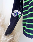Cardigan bleu marine délavé à imprimé vert fluo - 𝐌𝐚𝐫𝐢𝐧𝐚𝟒𝟒𝐟𝐚𝐦𝐢𝐥𝐲