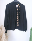 Sweat noir à cravate léopard - 𝐌𝐚𝐫𝐢𝐧𝐚𝟒𝟒𝐟𝐚𝐦𝐢𝐥𝐲
