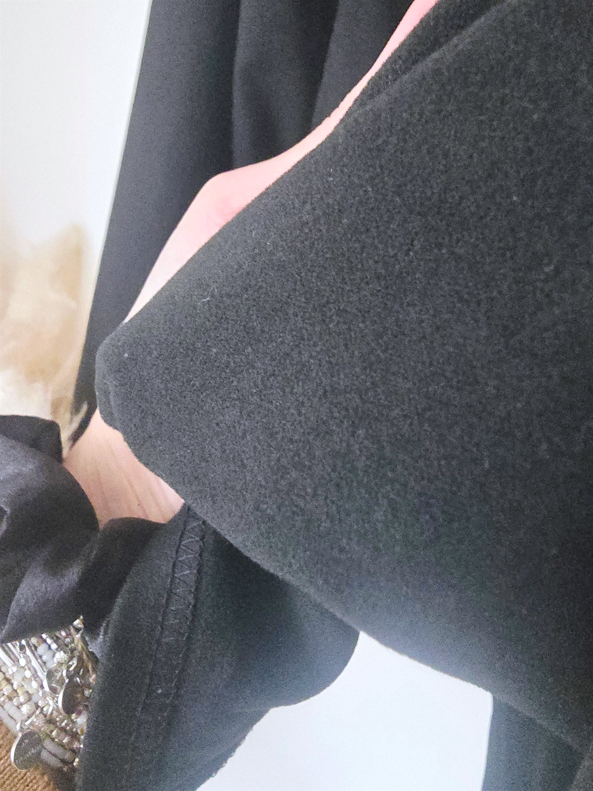 Sweat noir à cravate léopard - 𝐌𝐚𝐫𝐢𝐧𝐚𝟒𝟒𝐟𝐚𝐦𝐢𝐥𝐲