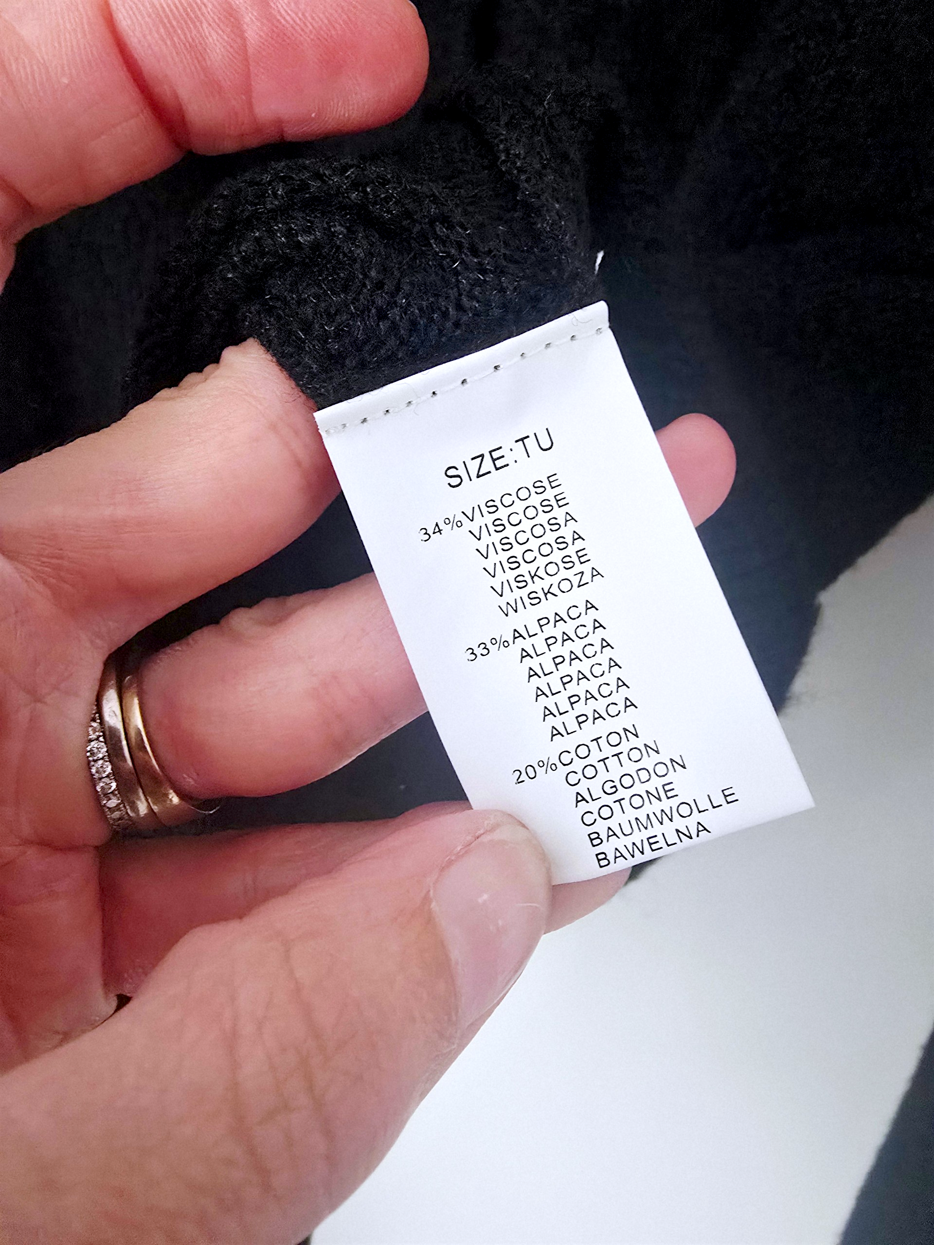 Cardigan noir à boucle dorée - 𝐌𝐚𝐫𝐢𝐧𝐚𝟒𝟒𝐟𝐚𝐦𝐢𝐥𝐲