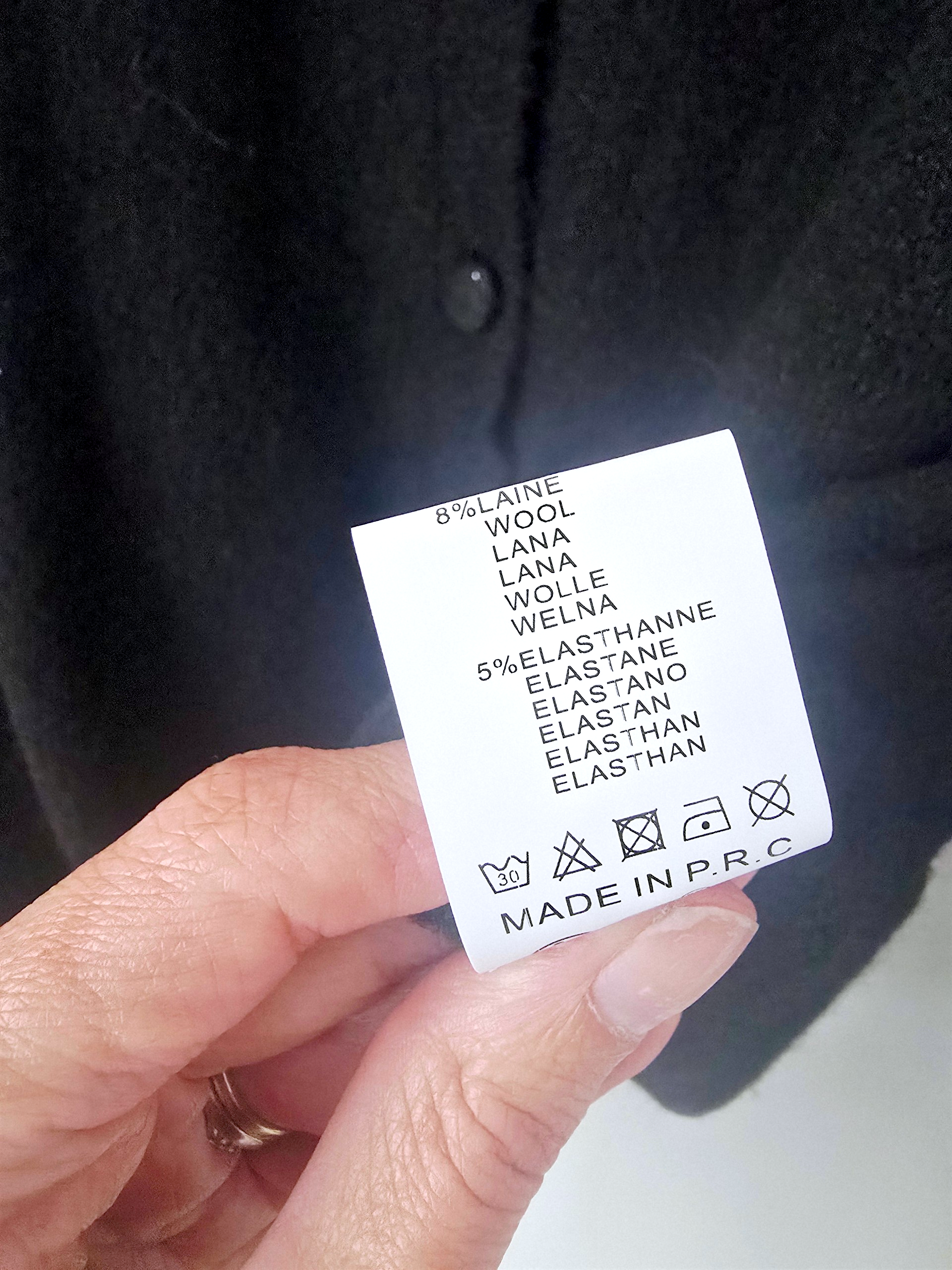 Cardigan noir à boucle dorée - 𝐌𝐚𝐫𝐢𝐧𝐚𝟒𝟒𝐟𝐚𝐦𝐢𝐥𝐲