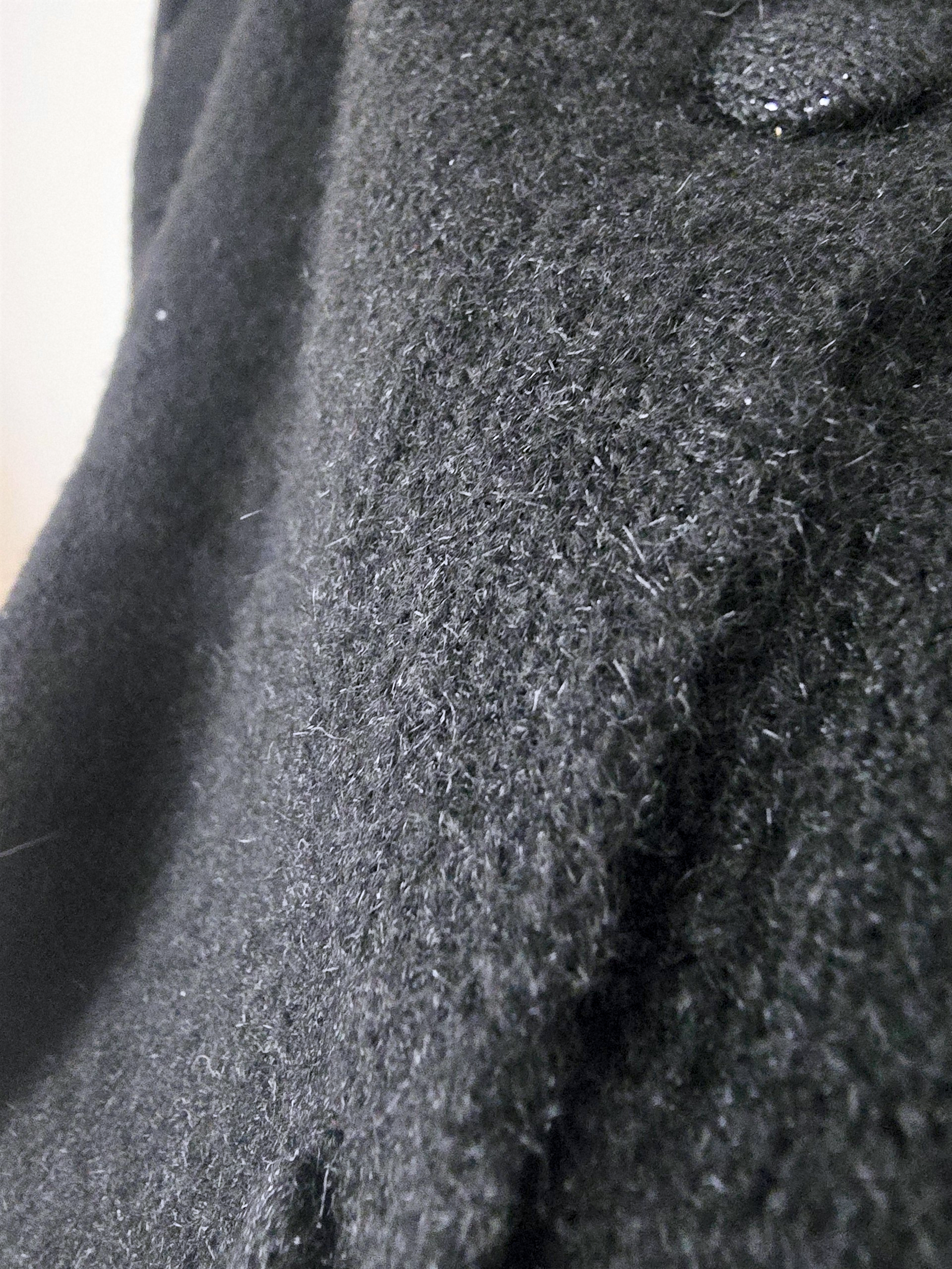 Cardigan noir à boucle dorée - 𝐌𝐚𝐫𝐢𝐧𝐚𝟒𝟒𝐟𝐚𝐦𝐢𝐥𝐲
