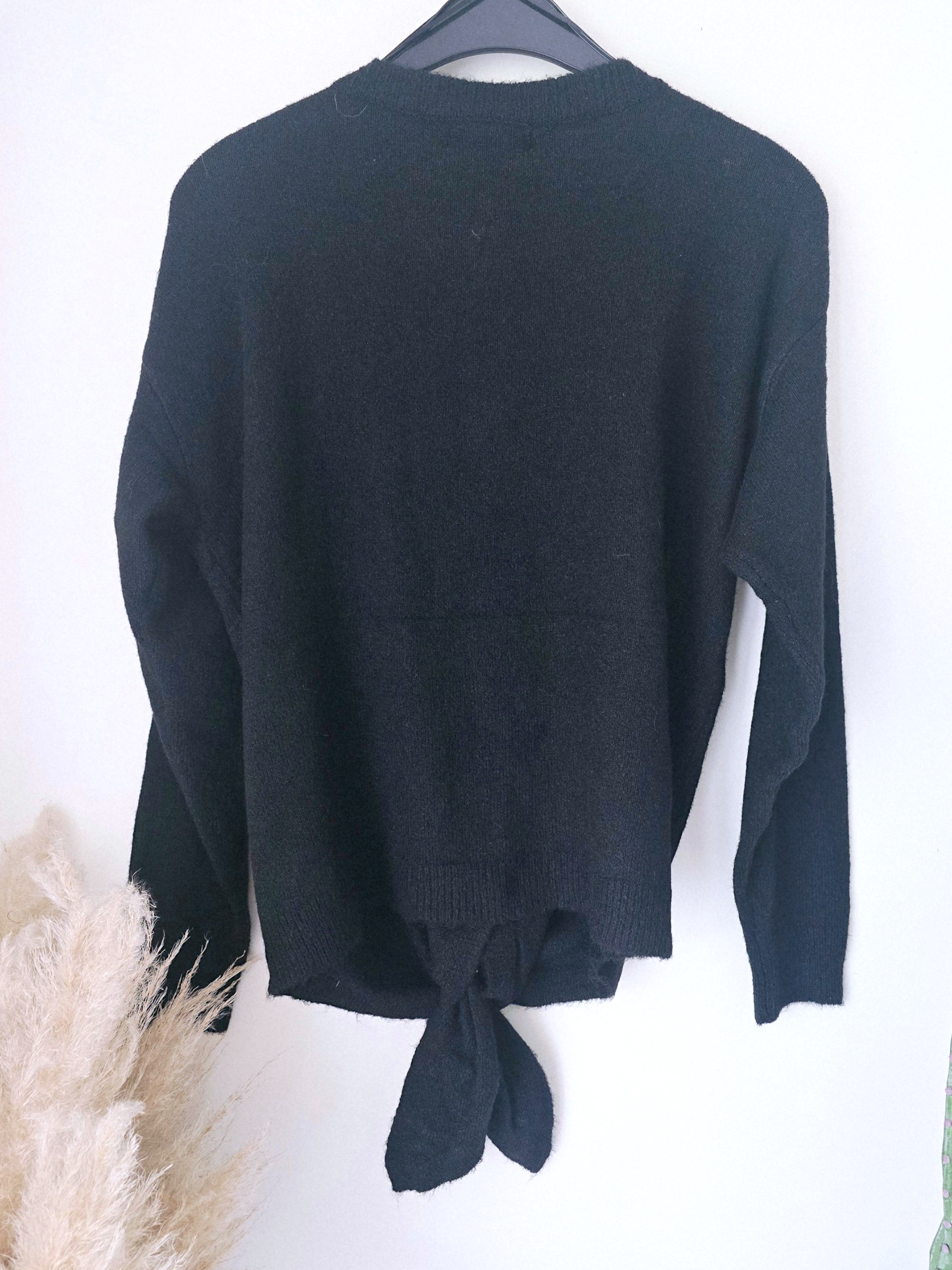 Cardigan noir à boucle dorée - 𝐌𝐚𝐫𝐢𝐧𝐚𝟒𝟒𝐟𝐚𝐦𝐢𝐥𝐲
