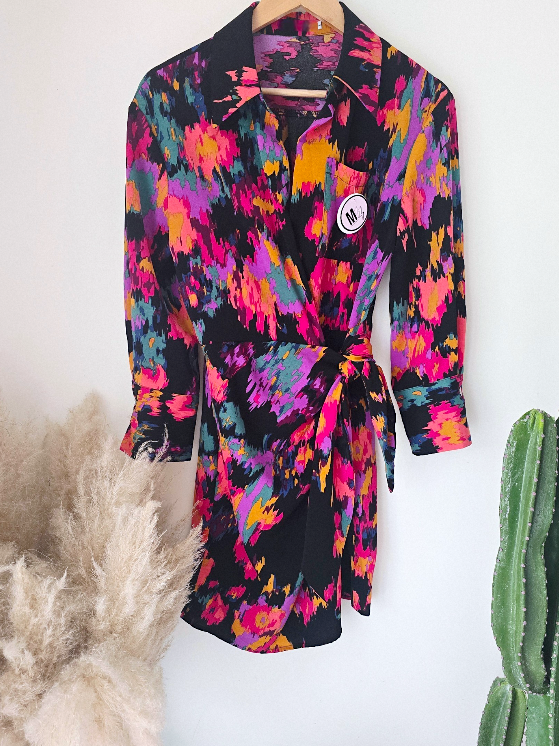 Robe noire à imprimé fleuri lumineux - 𝐌𝐚𝐫𝐢𝐧𝐚𝟒𝟒𝐟𝐚𝐦𝐢𝐥𝐲