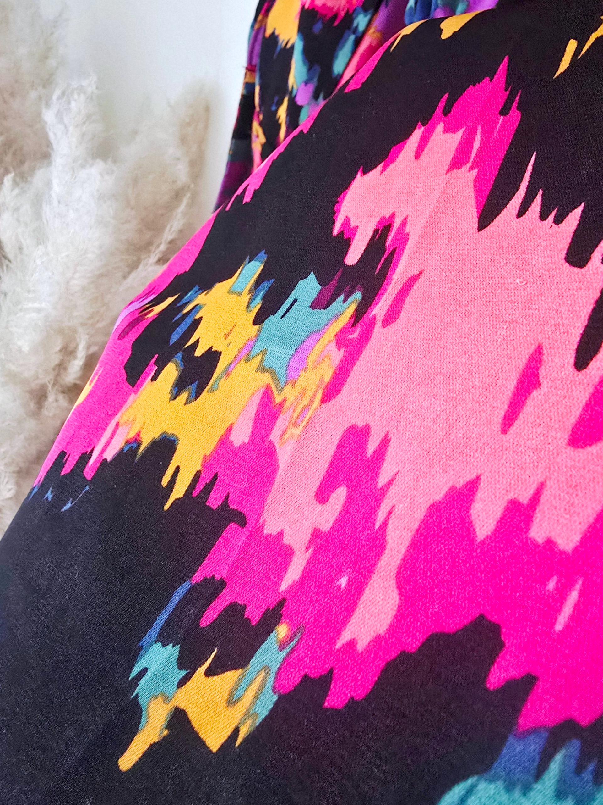 Robe noire à imprimé fleuri lumineux - 𝐌𝐚𝐫𝐢𝐧𝐚𝟒𝟒𝐟𝐚𝐦𝐢𝐥𝐲