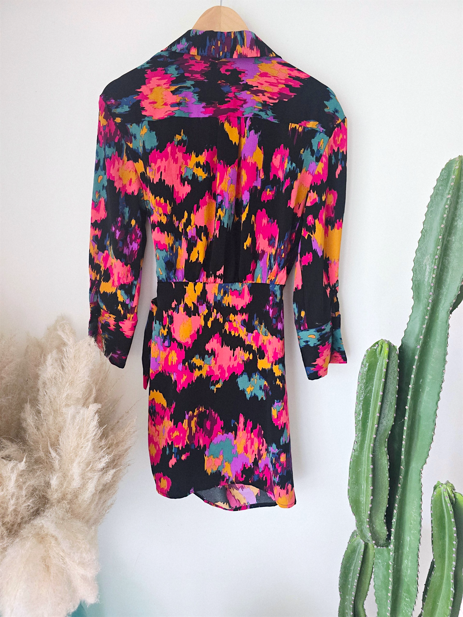 Robe noire à imprimé fleuri lumineux - 𝐌𝐚𝐫𝐢𝐧𝐚𝟒𝟒𝐟𝐚𝐦𝐢𝐥𝐲