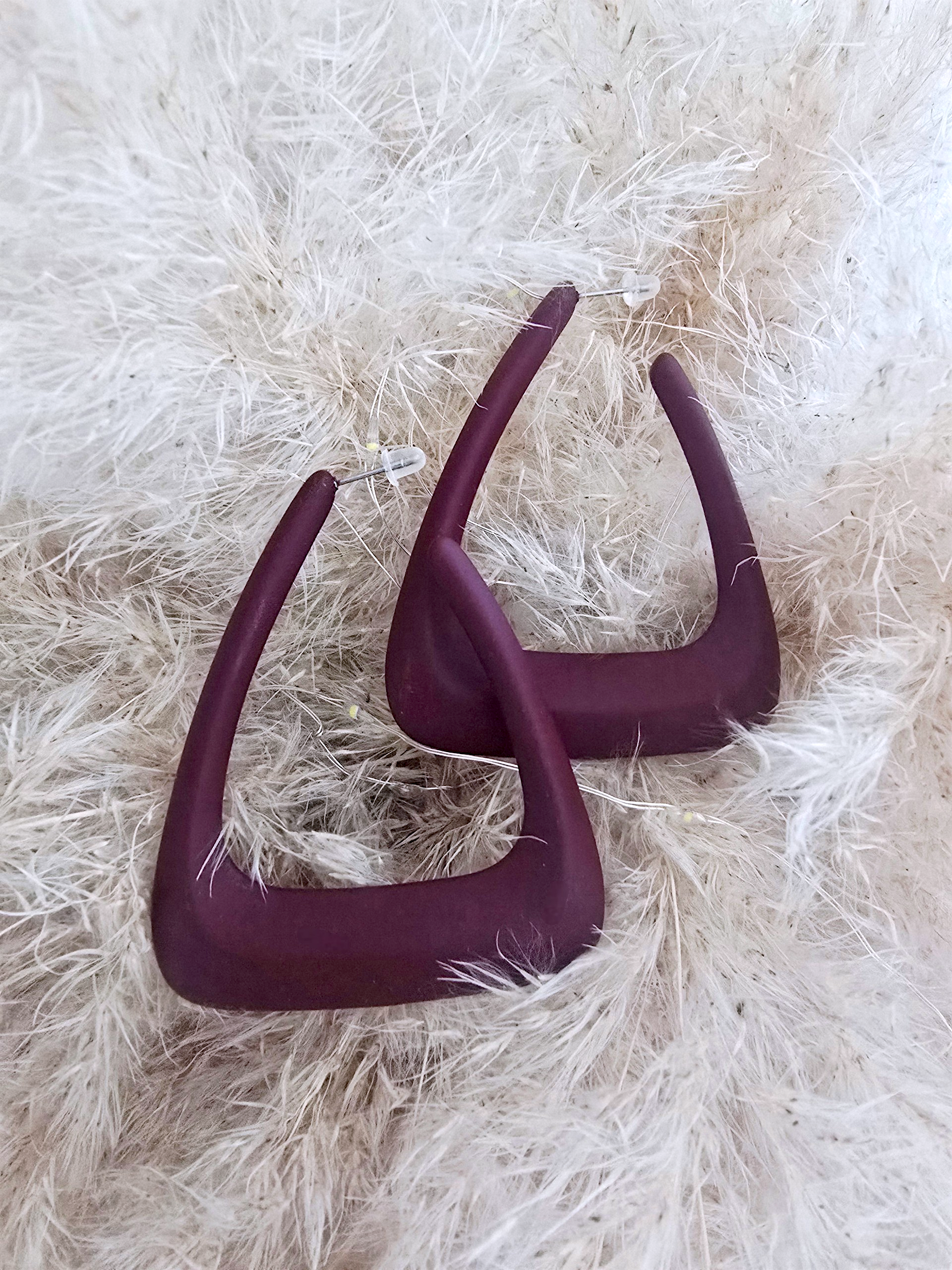 Boucles d'oreilles aubergine - 𝐌𝐚𝐫𝐢𝐧𝐚𝟒𝟒𝐟𝐚𝐦𝐢𝐥𝐲