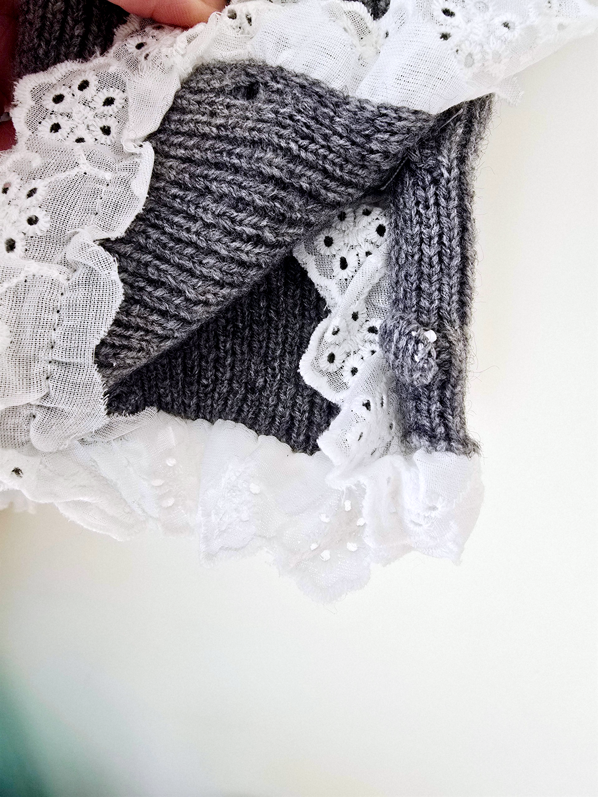 Pull gris à imprimé léopard noir - 𝐌𝐚𝐫𝐢𝐧𝐚𝟒𝟒𝐟𝐚𝐦𝐢𝐥𝐲