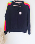 Pull bleu marine manches arc-en-ciel fluo - 𝐌𝐚𝐫𝐢𝐧𝐚𝟒𝟒𝐟𝐚𝐦𝐢𝐥𝐲