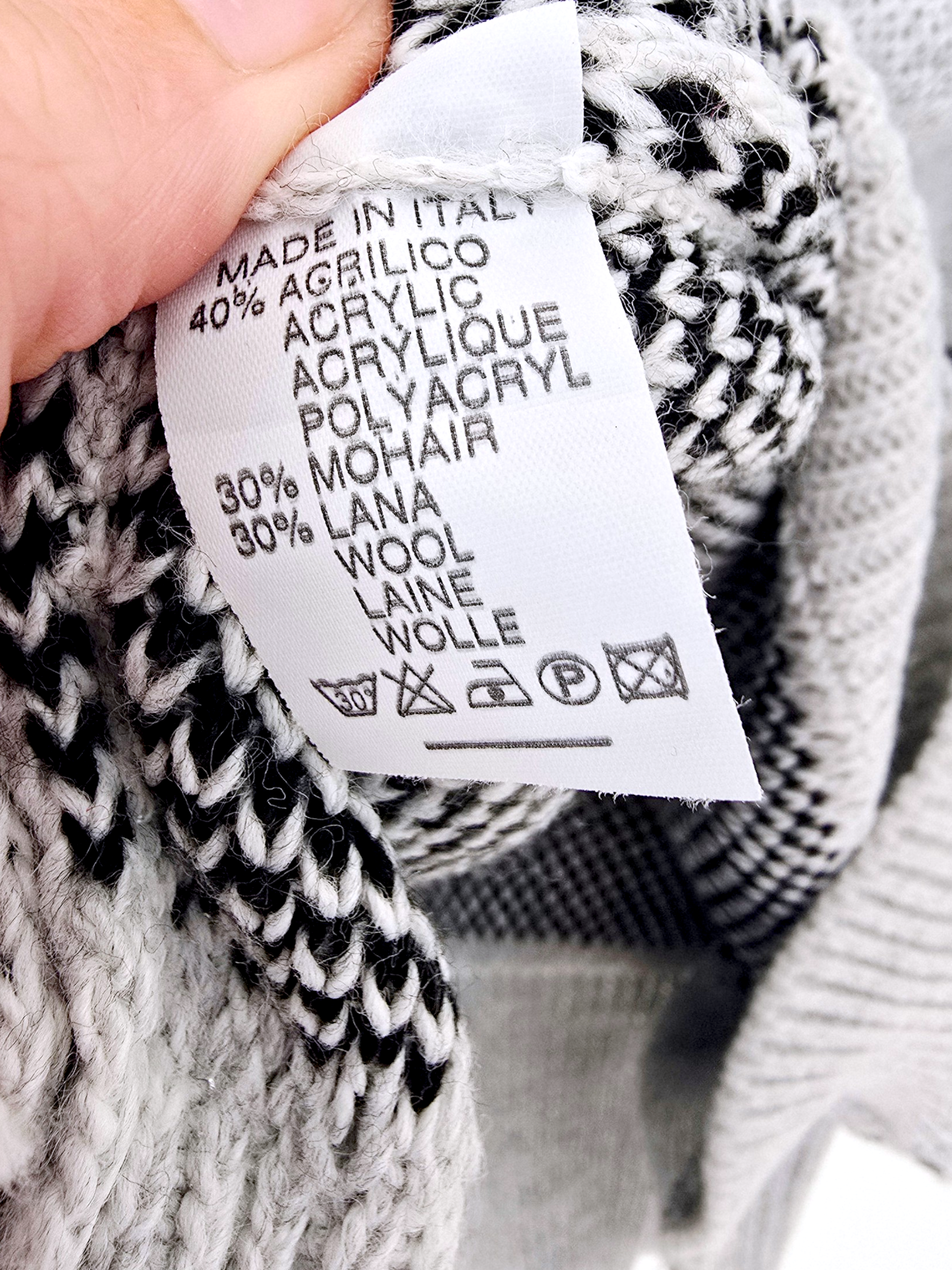 Pull gris à imprimé léopard noir - 𝐌𝐚𝐫𝐢𝐧𝐚𝟒𝟒𝐟𝐚𝐦𝐢𝐥𝐲