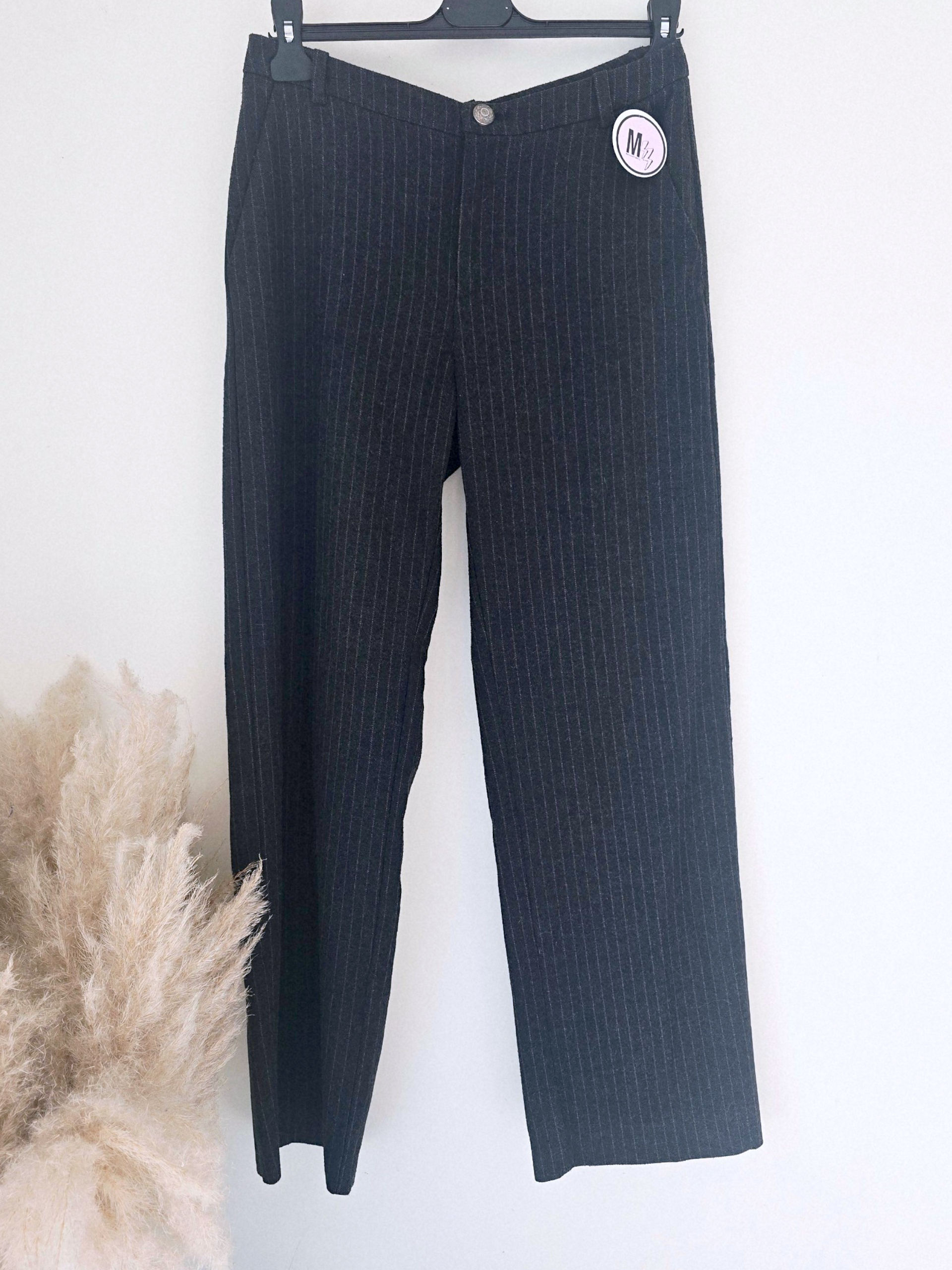 Pantalon droit gris anthracite à fines rayures tabac - 𝐌𝐚𝐫𝐢𝐧𝐚𝟒𝟒𝐟𝐚𝐦𝐢𝐥𝐲