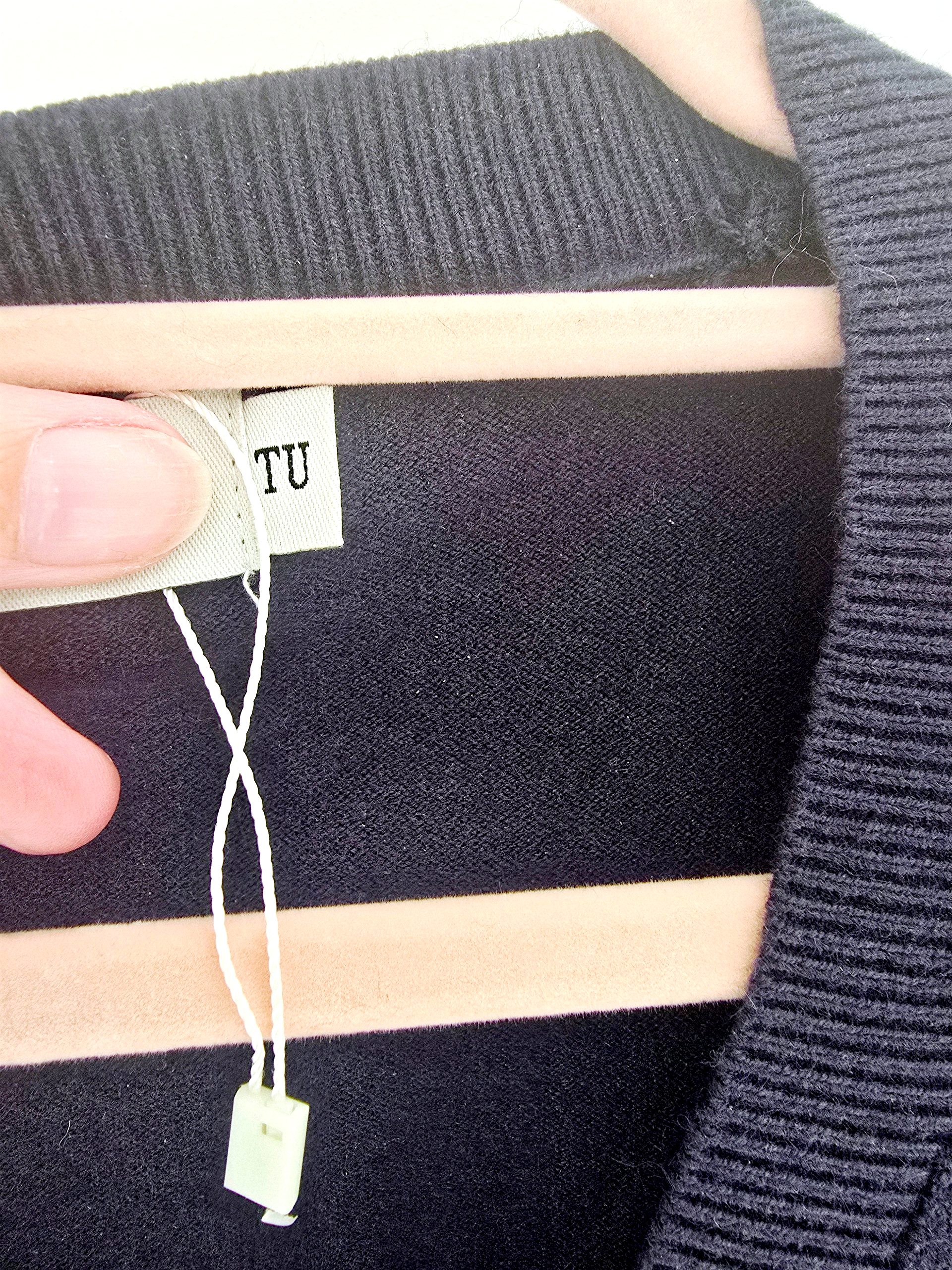 Pull bleu marine manches arc-en-ciel fluo - 𝐌𝐚𝐫𝐢𝐧𝐚𝟒𝟒𝐟𝐚𝐦𝐢𝐥𝐲