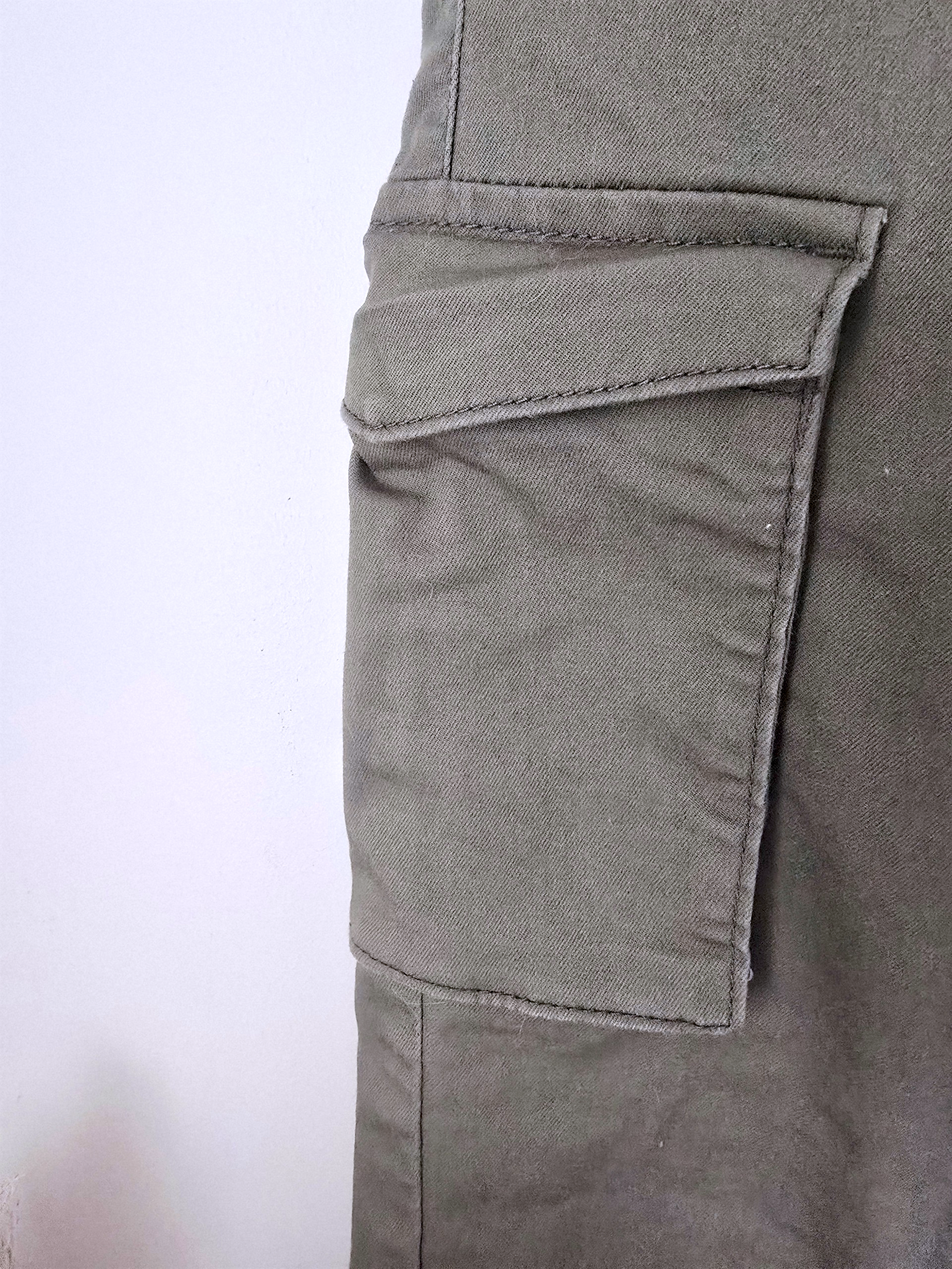 Pantalon cargo kaki - 𝐌𝐚𝐫𝐢𝐧𝐚𝟒𝟒𝐟𝐚𝐦𝐢𝐥𝐲