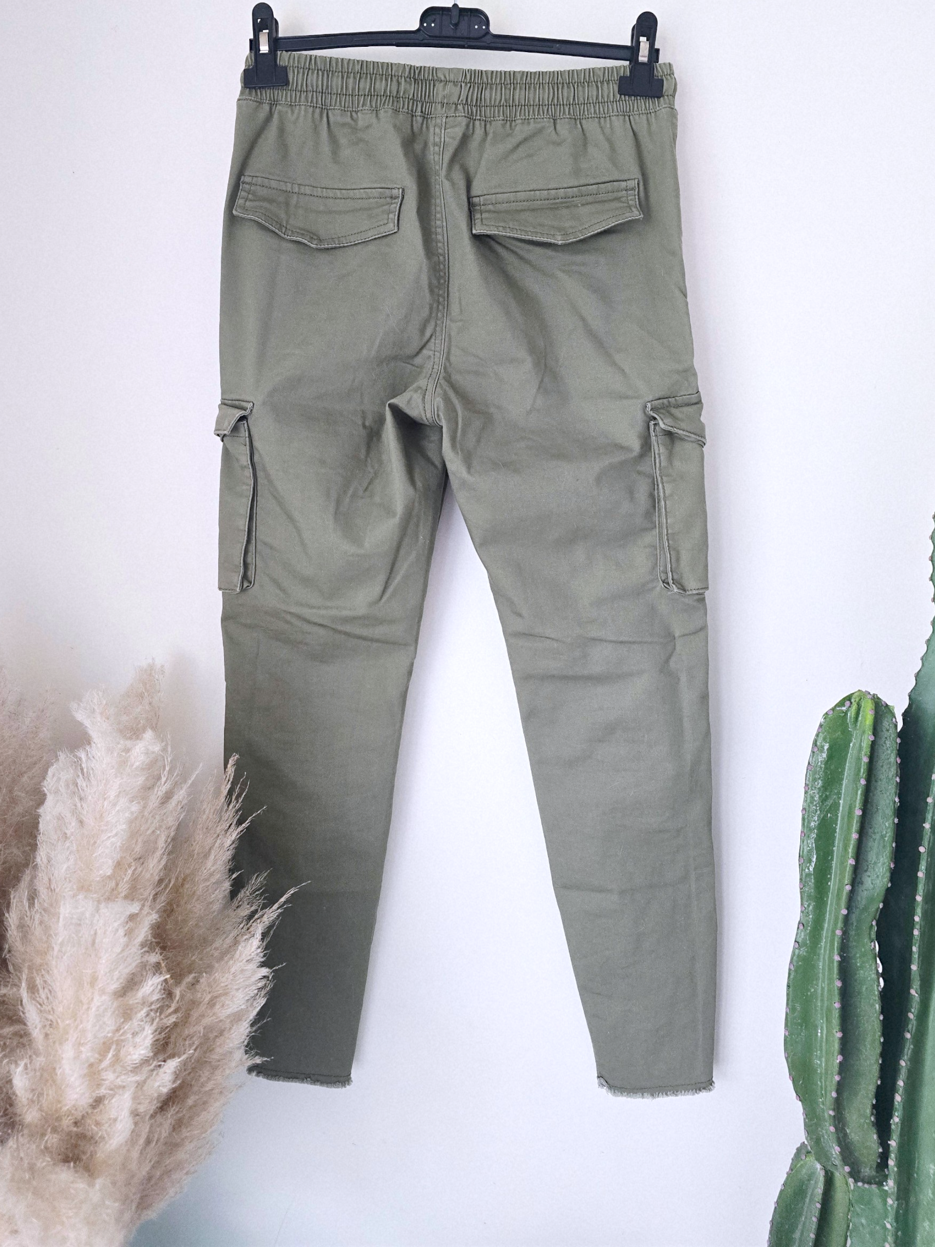 Pantalon cargo kaki - 𝐌𝐚𝐫𝐢𝐧𝐚𝟒𝟒𝐟𝐚𝐦𝐢𝐥𝐲