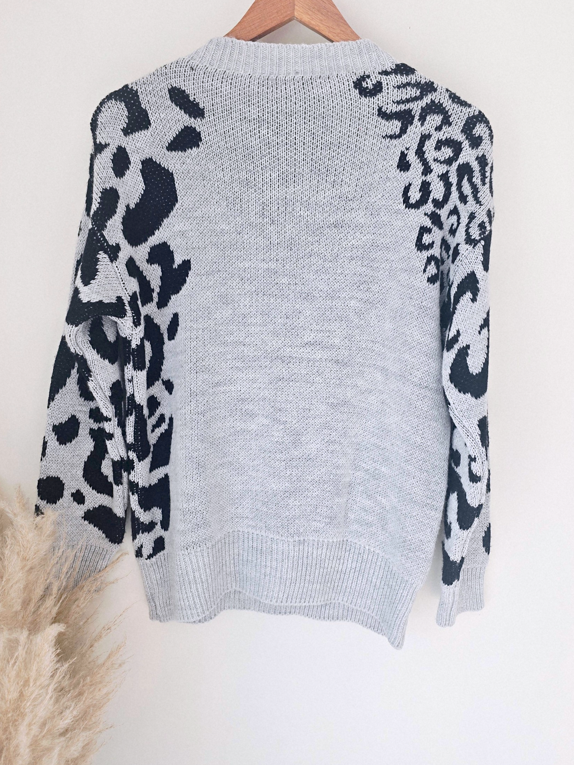 Pull gris à imprimé léopard noir - 𝐌𝐚𝐫𝐢𝐧𝐚𝟒𝟒𝐟𝐚𝐦𝐢𝐥𝐲