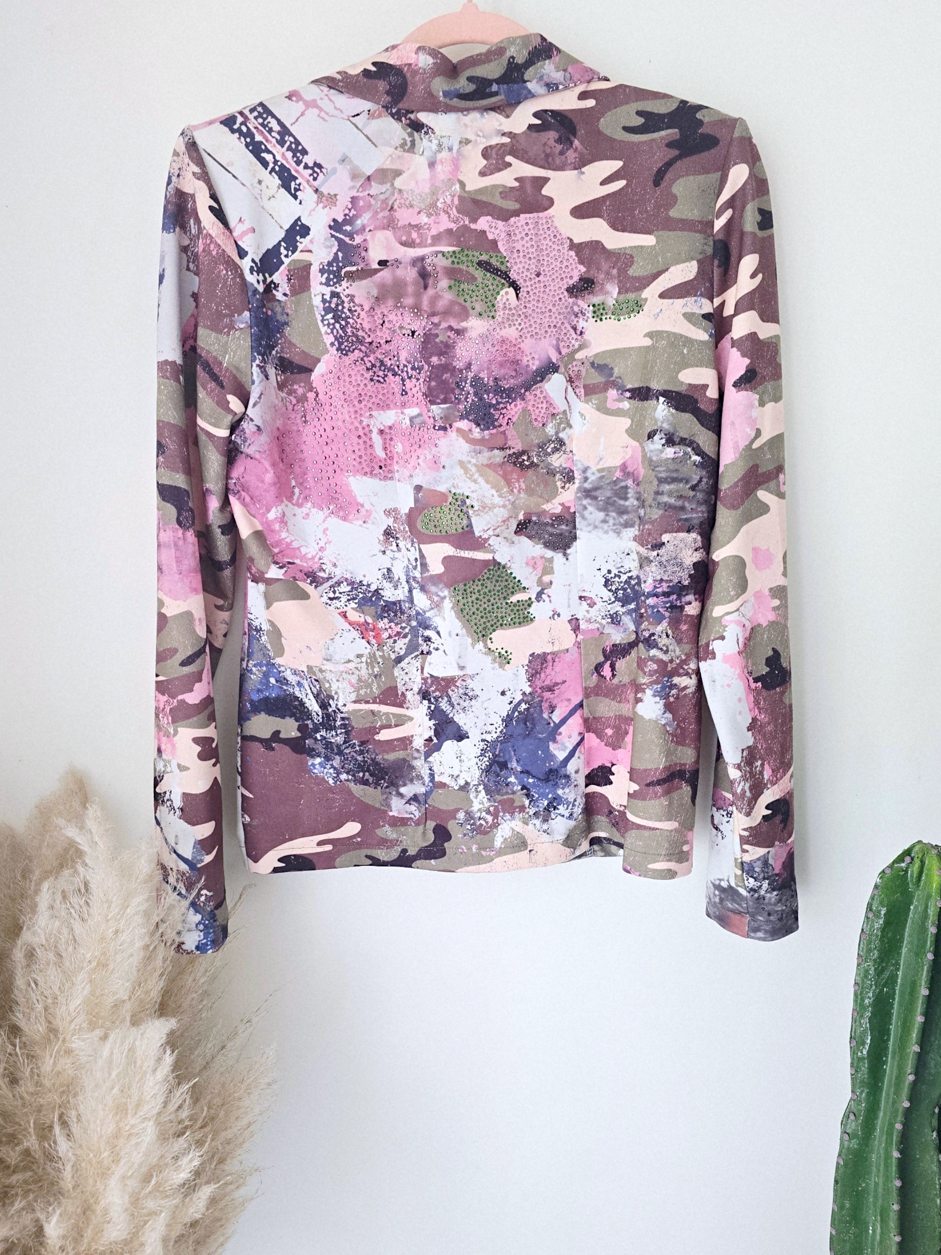 Veste cintrée camouflage avec strass au dos - 𝐌𝐚𝐫𝐢𝐧𝐚𝟒𝟒𝐟𝐚𝐦𝐢𝐥𝐲