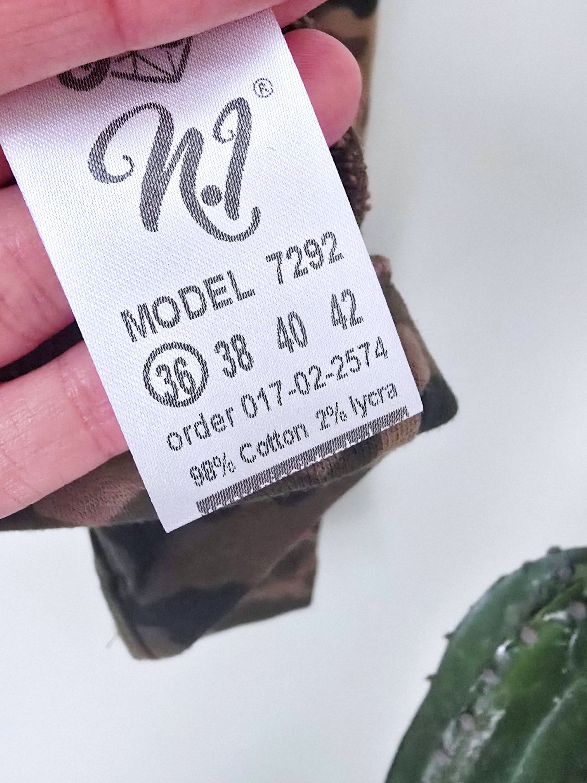 Veste cintrée camouflage kaki avec dessin et inscriptions dorées - 𝐌𝐚𝐫𝐢𝐧𝐚𝟒𝟒𝐟𝐚𝐦𝐢𝐥𝐲