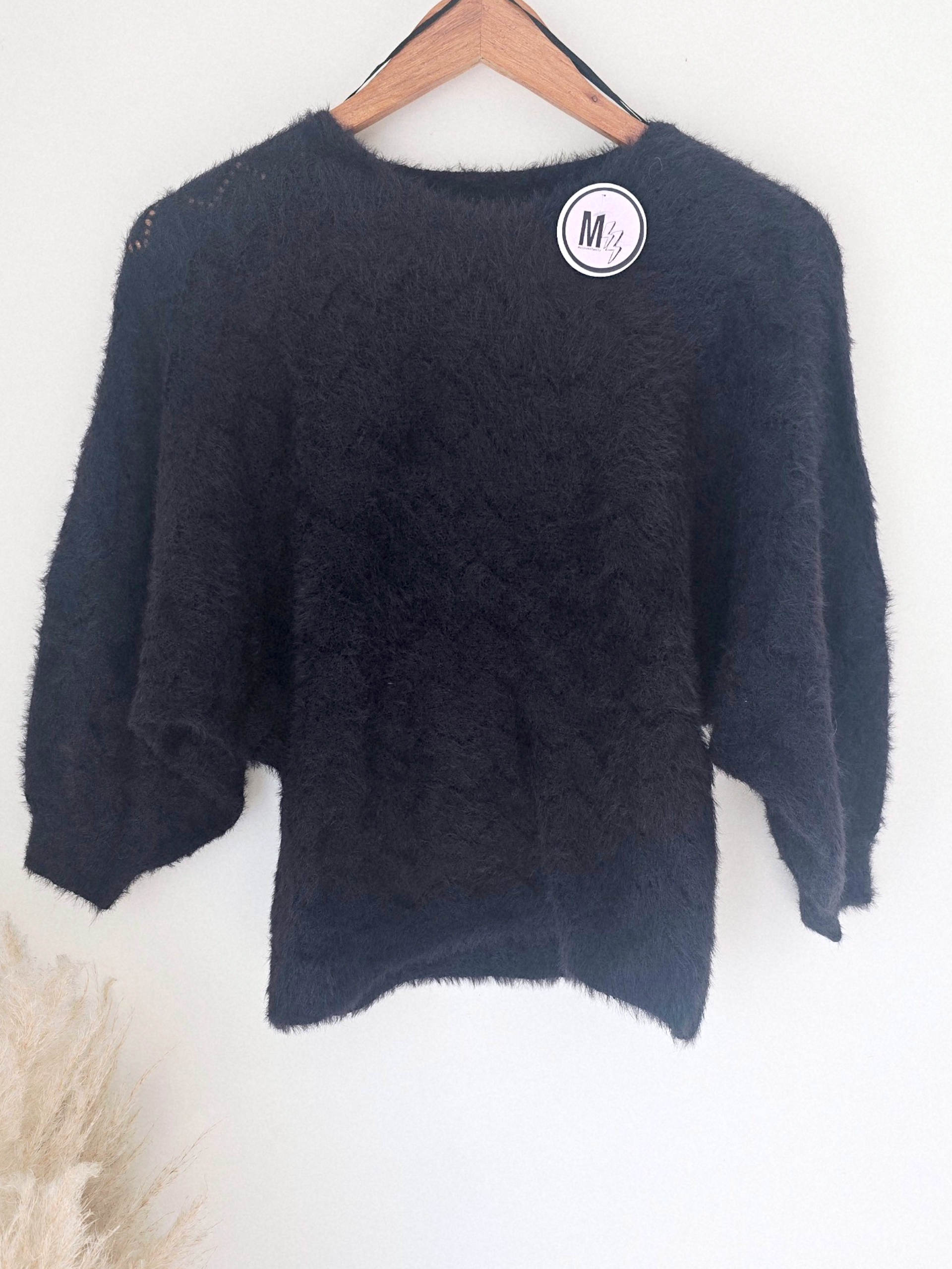 Pull noir ajouré maille poilue - 𝐌𝐚𝐫𝐢𝐧𝐚𝟒𝟒𝐟𝐚𝐦𝐢𝐥𝐲