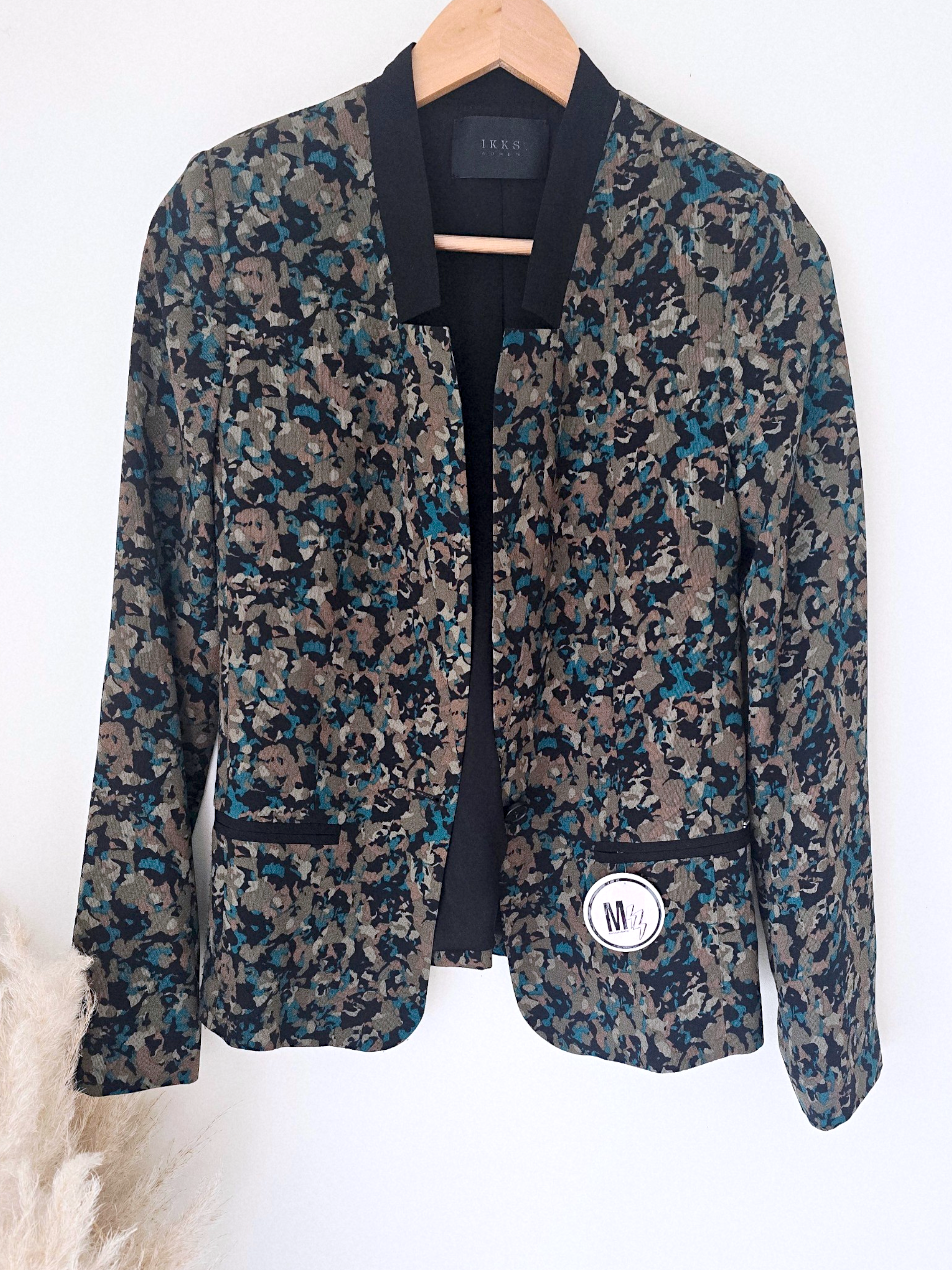Veste cintrée à imprimé camouflage - 𝐌𝐚𝐫𝐢𝐧𝐚𝟒𝟒𝐟𝐚𝐦𝐢𝐥𝐲