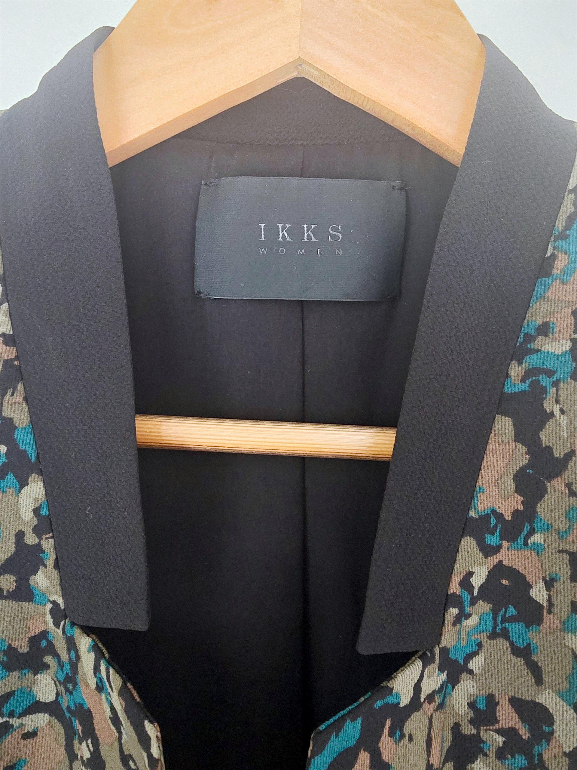 Veste cintrée à imprimé camouflage - 𝐌𝐚𝐫𝐢𝐧𝐚𝟒𝟒𝐟𝐚𝐦𝐢𝐥𝐲
