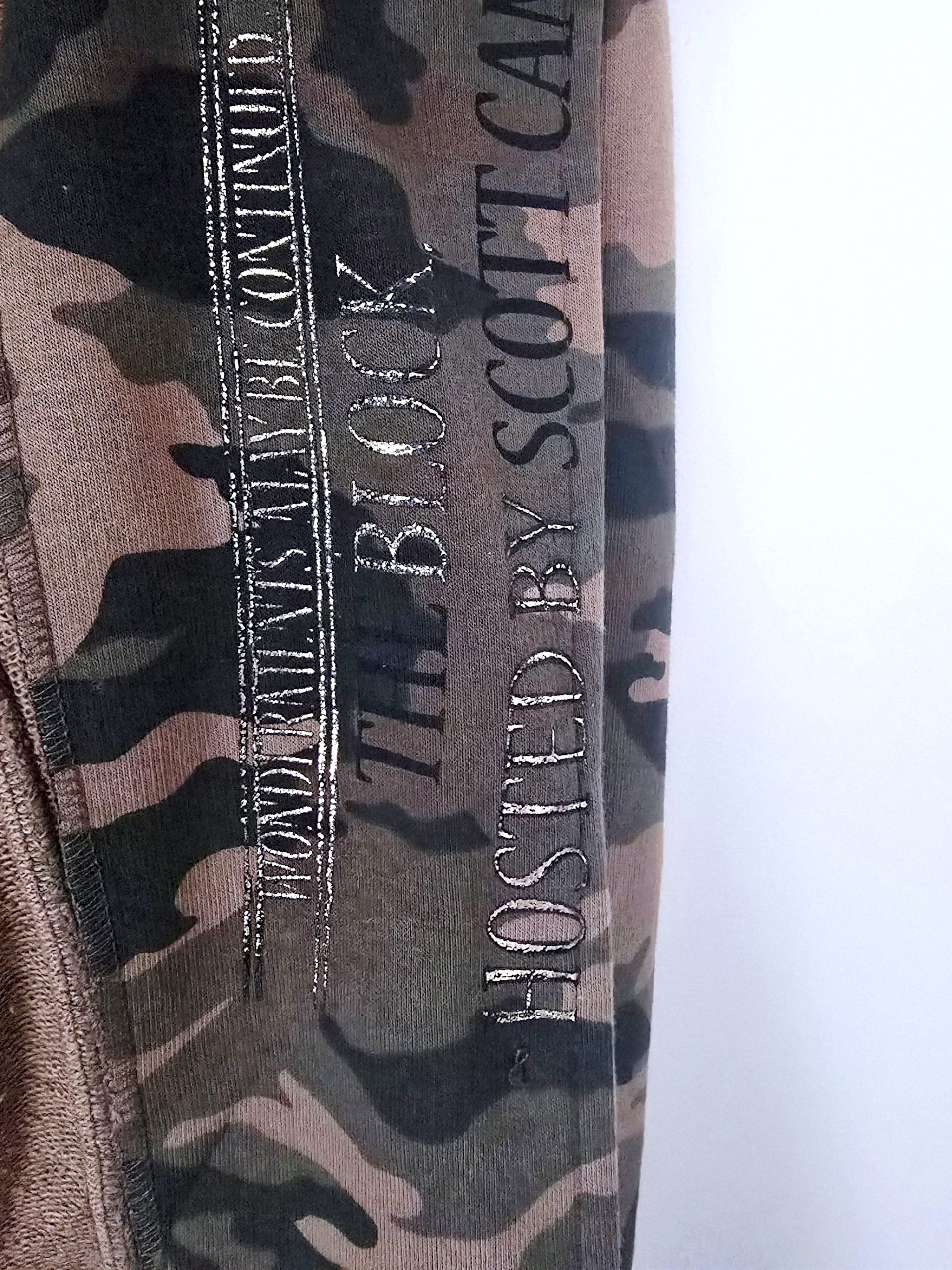 Veste cintrée camouflage kaki avec dessin et inscriptions dorées - 𝐌𝐚𝐫𝐢𝐧𝐚𝟒𝟒𝐟𝐚𝐦𝐢𝐥𝐲