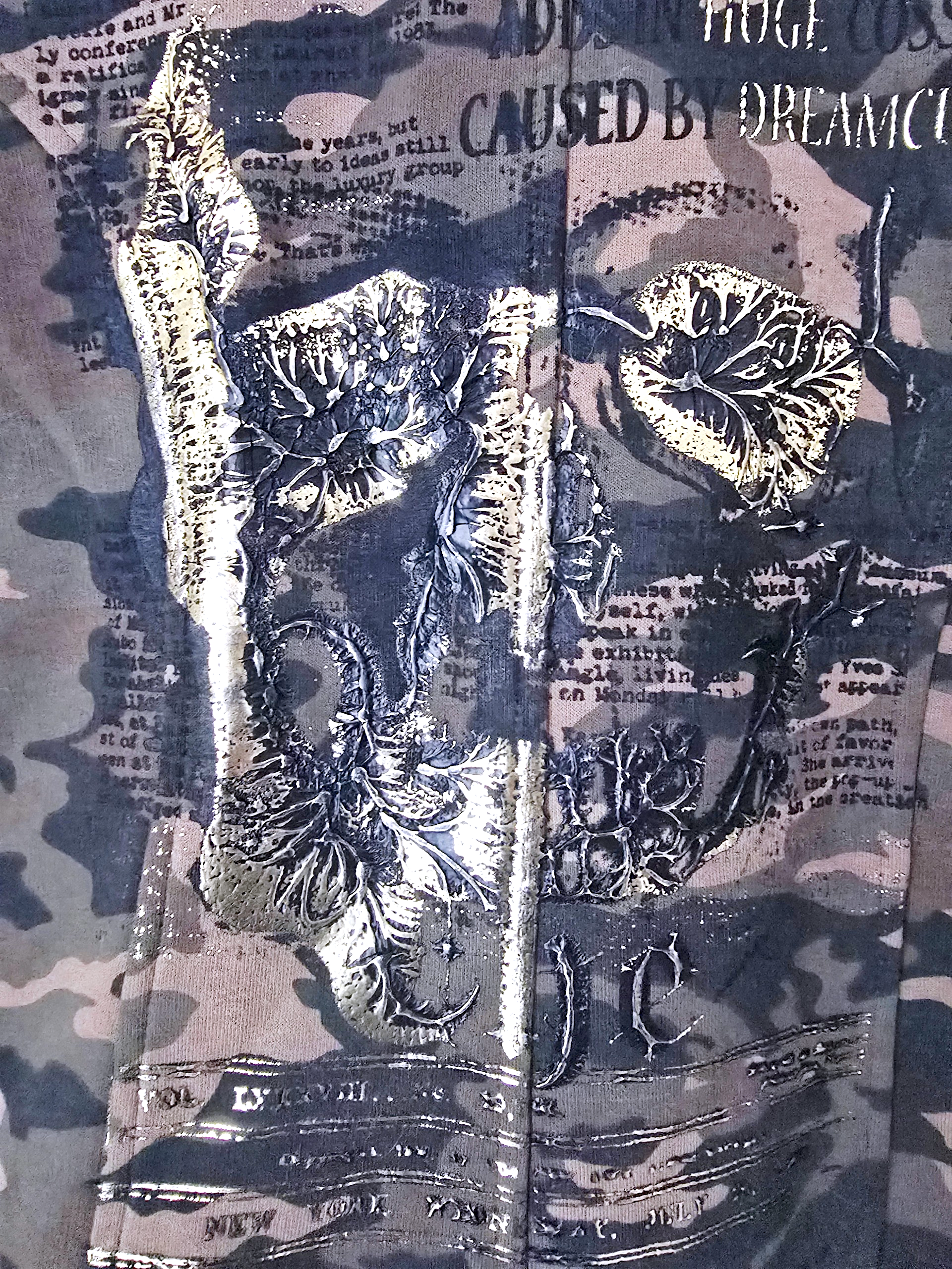 Veste cintrée camouflage kaki avec dessin et inscriptions dorées - 𝐌𝐚𝐫𝐢𝐧𝐚𝟒𝟒𝐟𝐚𝐦𝐢𝐥𝐲