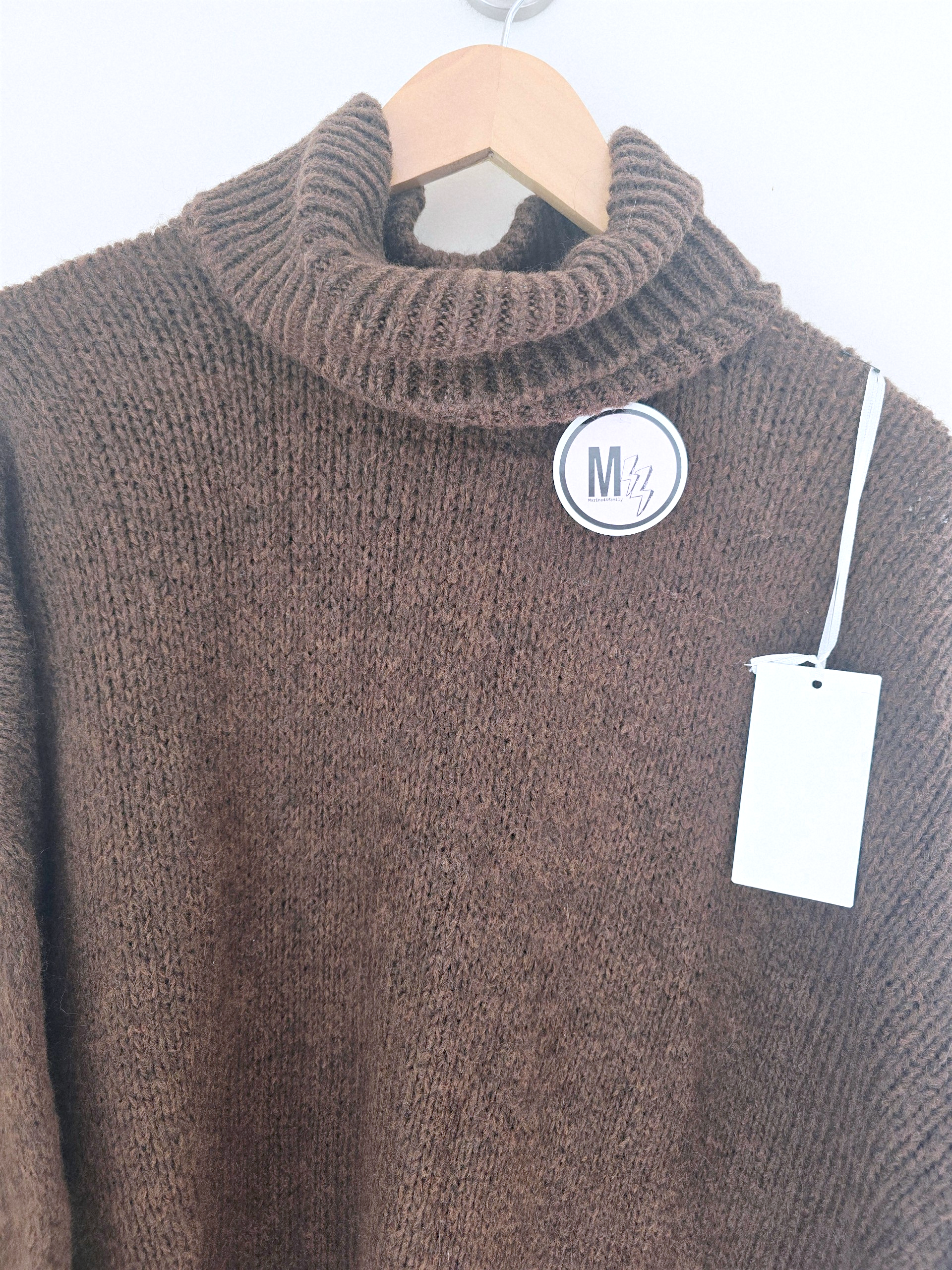 Pull marron longueur asymétrique - 𝐌𝐚𝐫𝐢𝐧𝐚𝟒𝟒𝐟𝐚𝐦𝐢𝐥𝐲