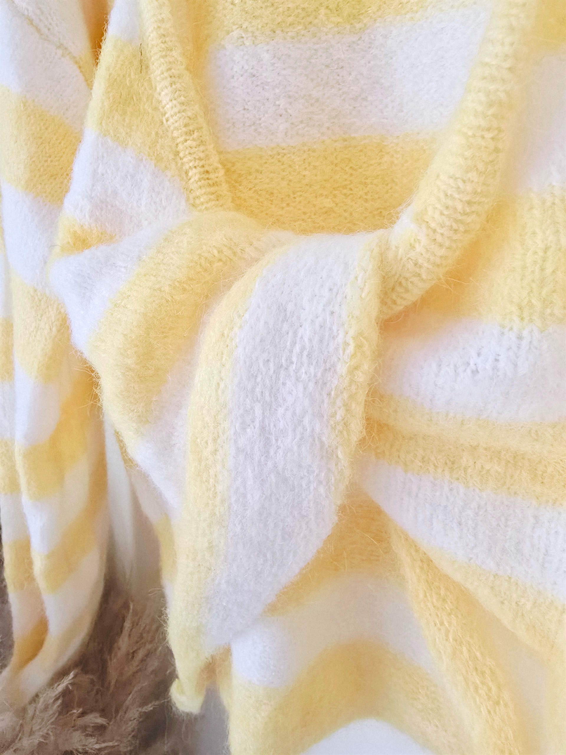 Pull rayé jaune double sens - 𝐌𝐚𝐫𝐢𝐧𝐚𝟒𝟒𝐟𝐚𝐦𝐢𝐥𝐲
