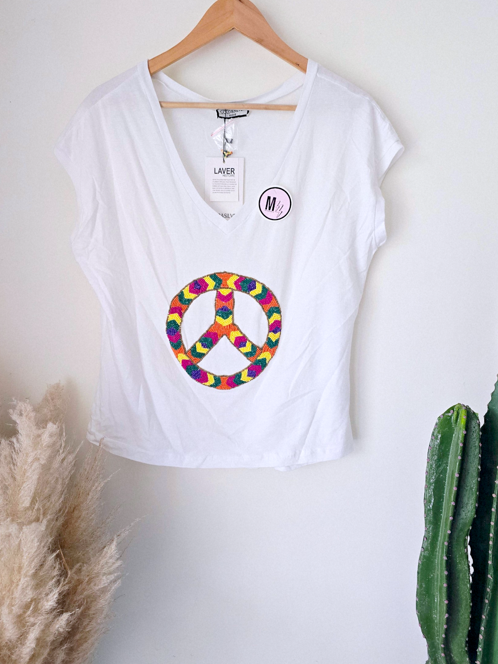 T-shirt blanc muni de perles multicolores peace n'love - 𝐌𝐚𝐫𝐢𝐧𝐚𝟒𝟒𝐟𝐚𝐦𝐢𝐥𝐲