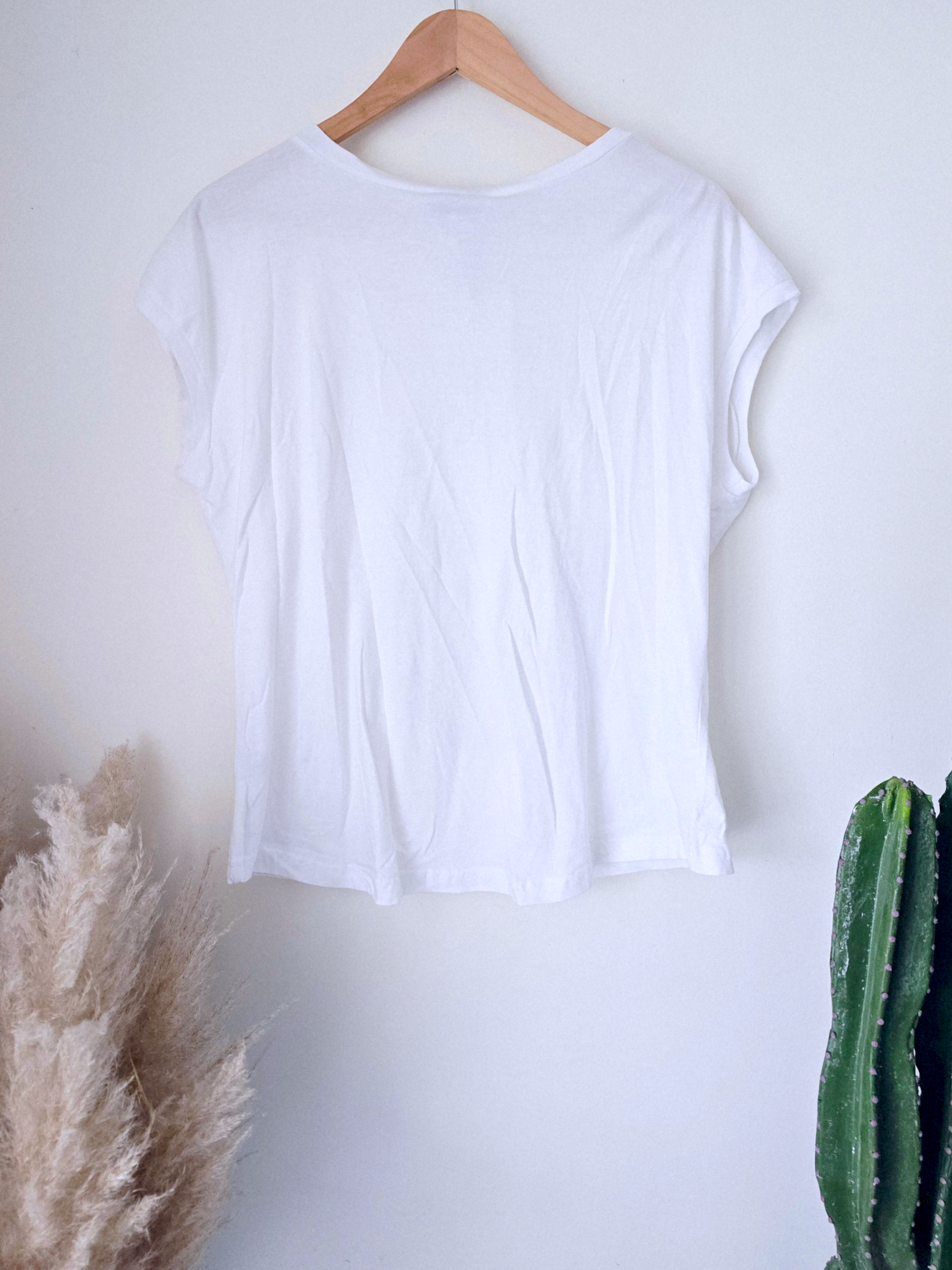T-shirt blanc muni de perles multicolores peace n'love - 𝐌𝐚𝐫𝐢𝐧𝐚𝟒𝟒𝐟𝐚𝐦𝐢𝐥𝐲