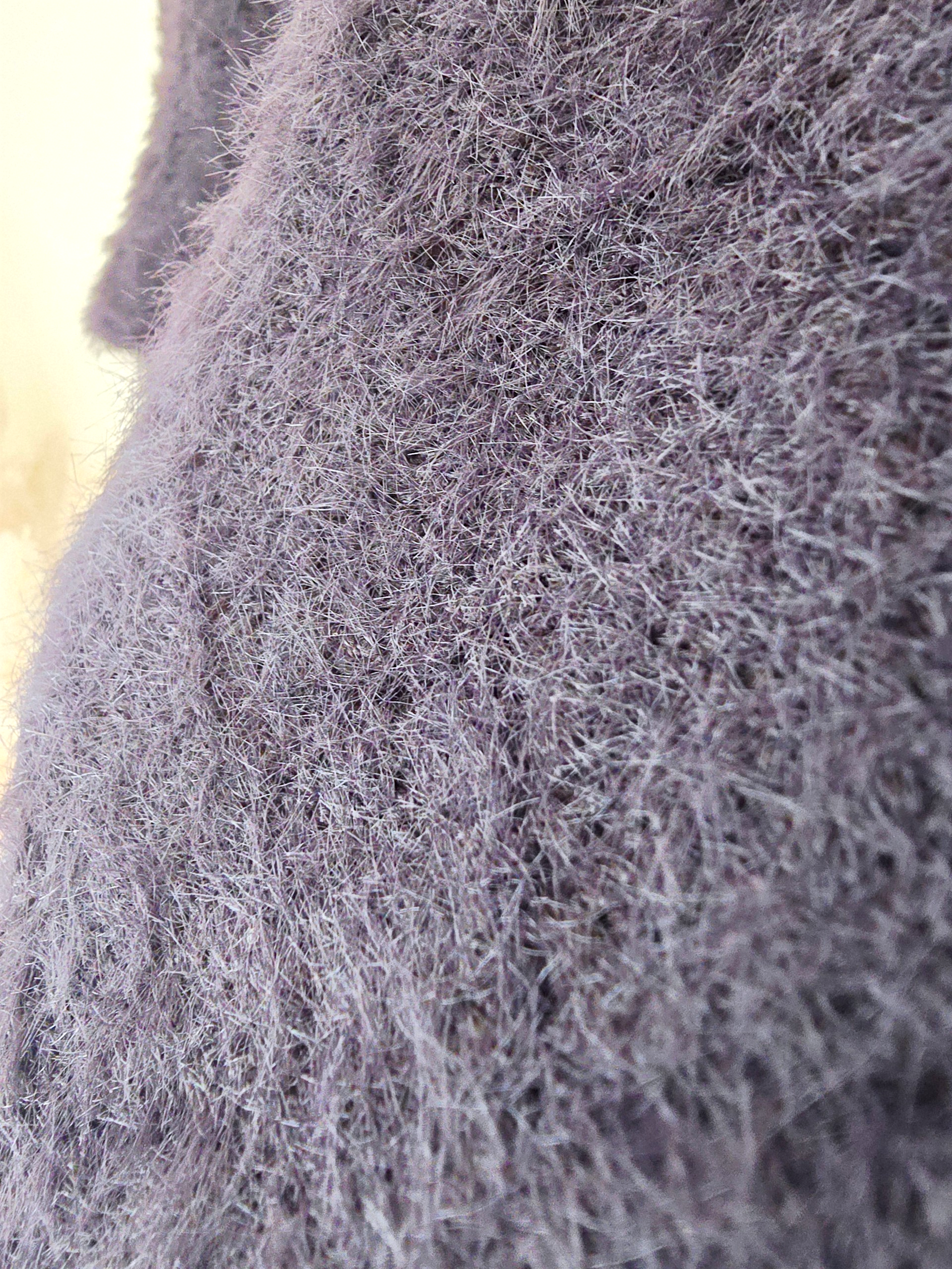 Pull noir ajouré maille poilue - 𝐌𝐚𝐫𝐢𝐧𝐚𝟒𝟒𝐟𝐚𝐦𝐢𝐥𝐲