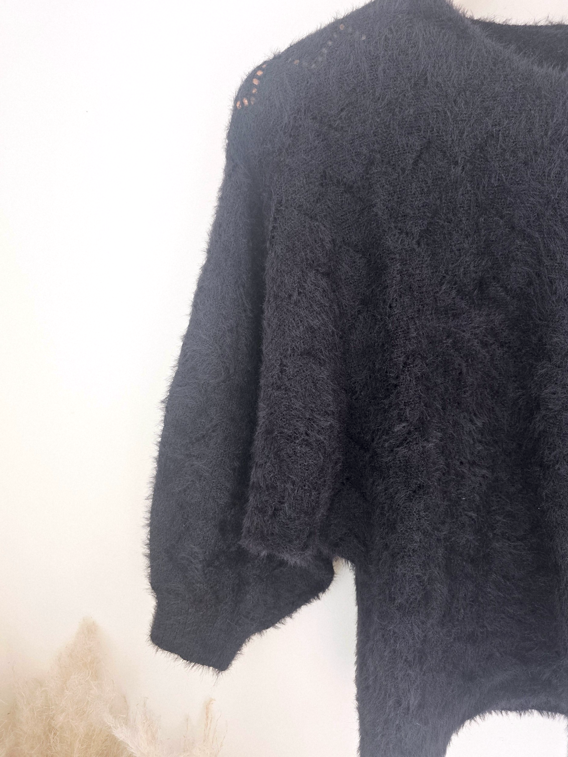Pull noir ajouré maille poilue - 𝐌𝐚𝐫𝐢𝐧𝐚𝟒𝟒𝐟𝐚𝐦𝐢𝐥𝐲