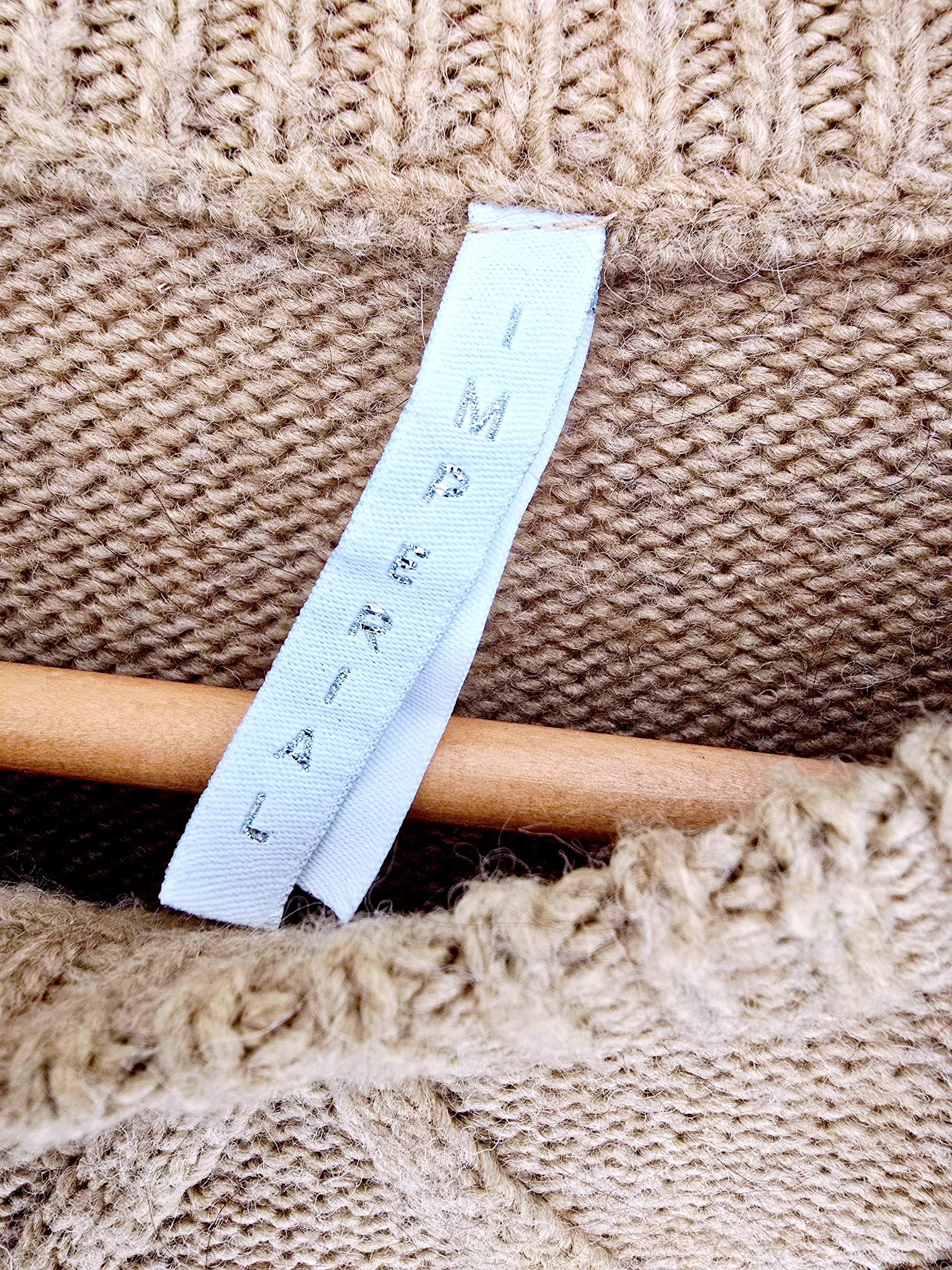 Pull beige foncé à empiècements effet superposition - 𝐌𝐚𝐫𝐢𝐧𝐚𝟒𝟒𝐟𝐚𝐦𝐢𝐥𝐲